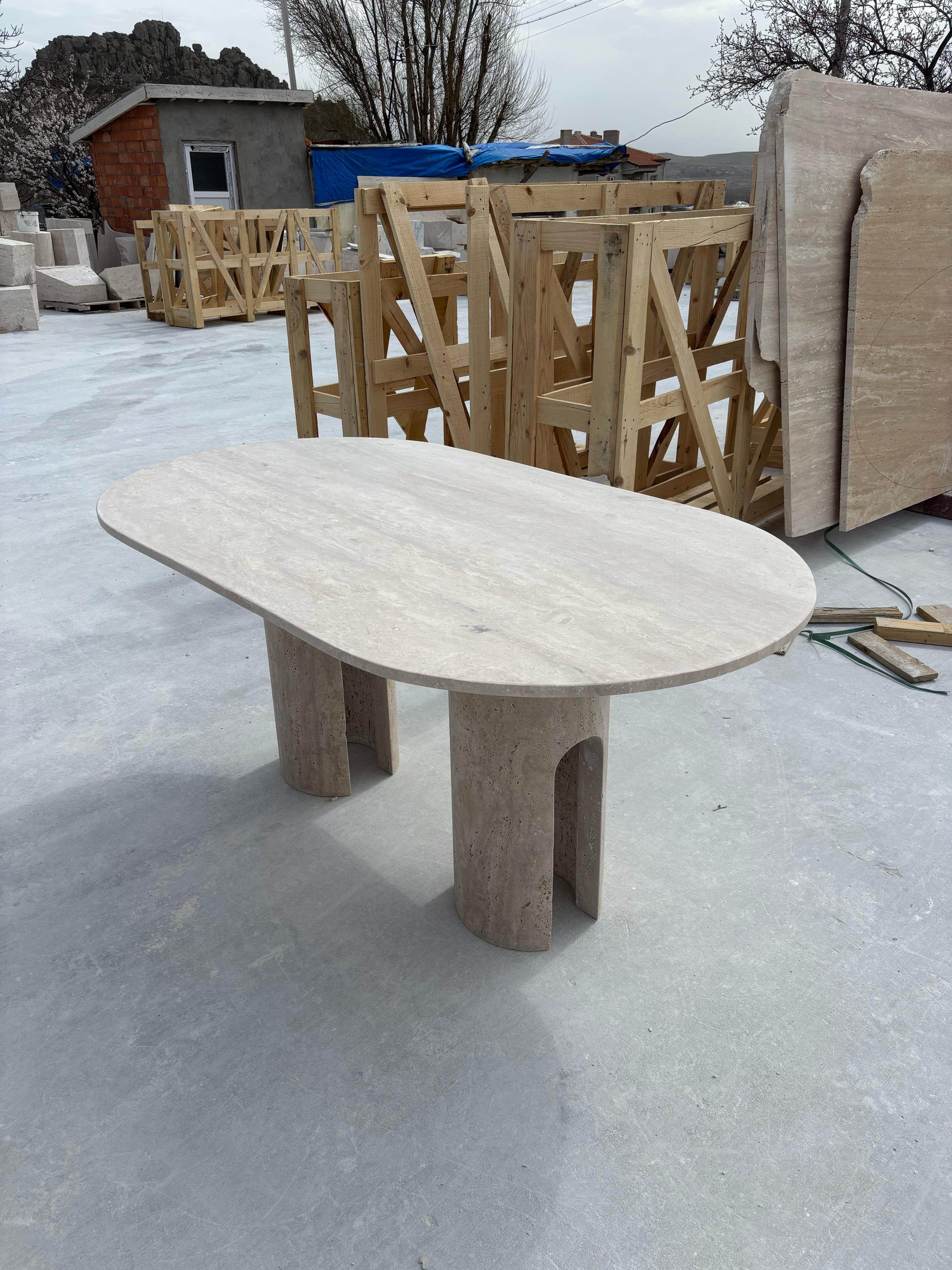 Travertino italiano Mesa de comedor escultural hecha a mano , Mesa de travertino a medida en Nuevo estado para la venta en İnegöl, TR