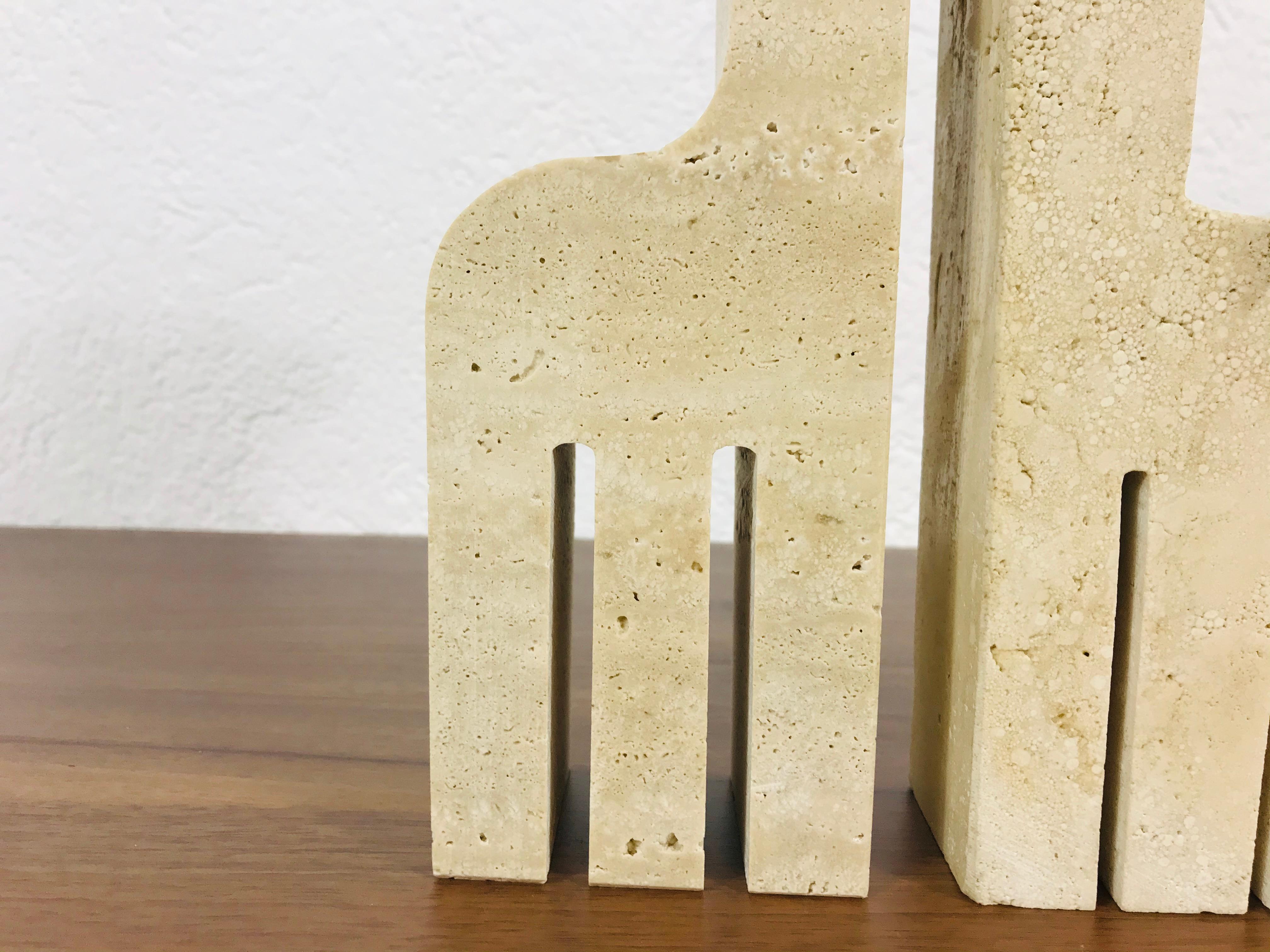 Italian Travertine Sculpture Book Ends by Fratelli Mannelli, Italy, 1970s, Pair In Good Condition In Hagenbach, DE