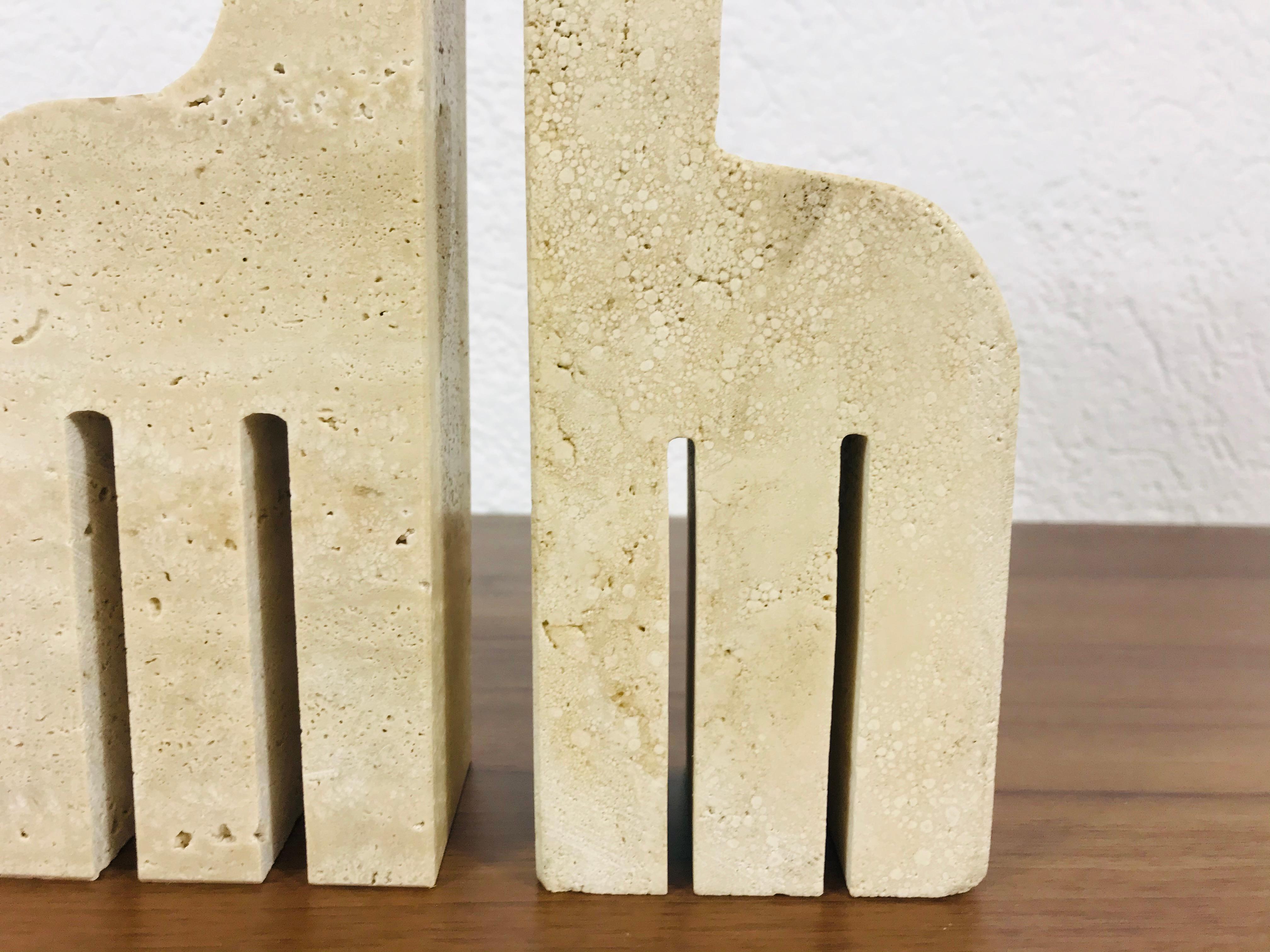 Late 20th Century Italian Travertine Sculpture Book Ends by Fratelli Mannelli, Italy, 1970s, Pair