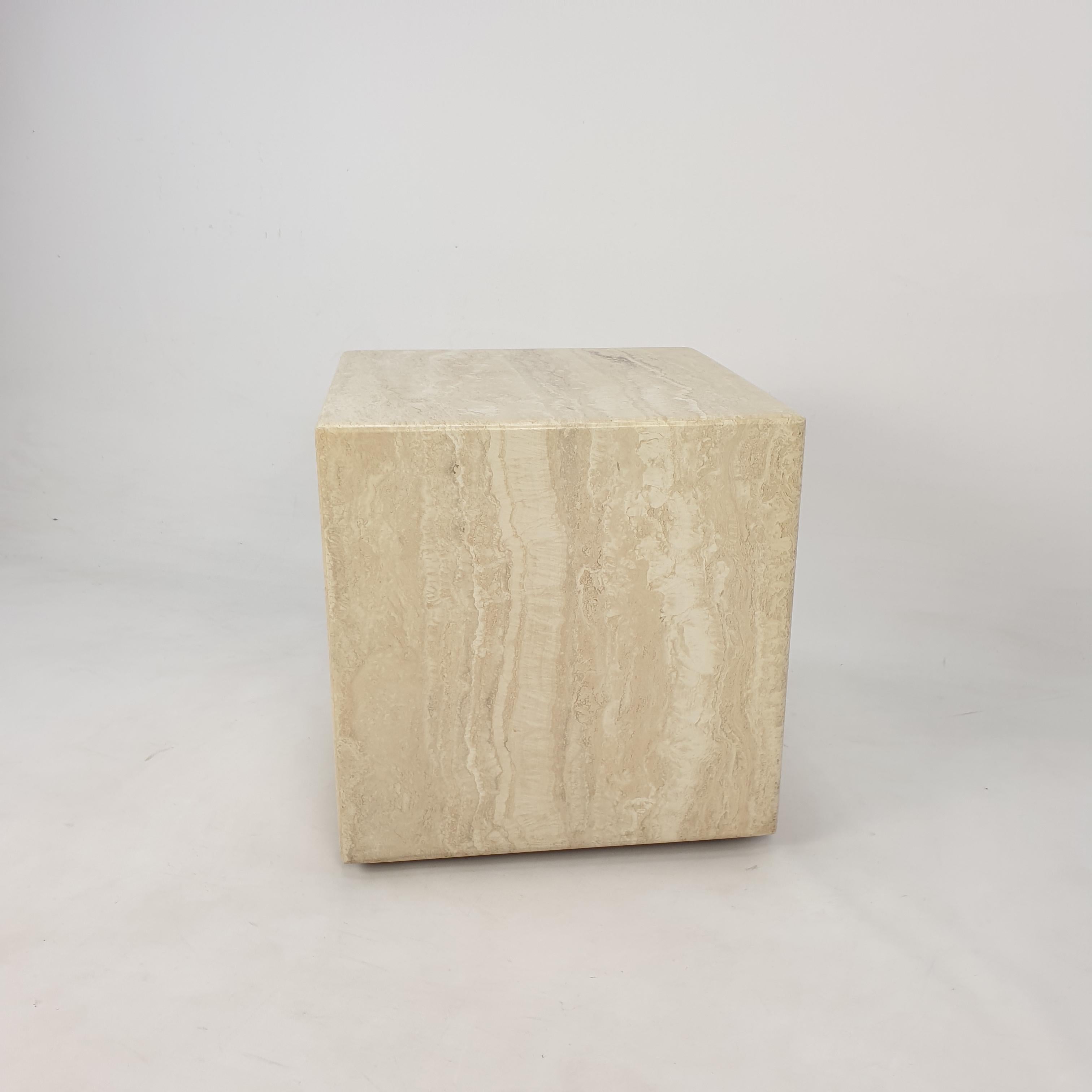 Very nice Italian side table handcrafted out of travertine, fabricated in the early 80's.

The wheels under the bottom makes it easy to move.