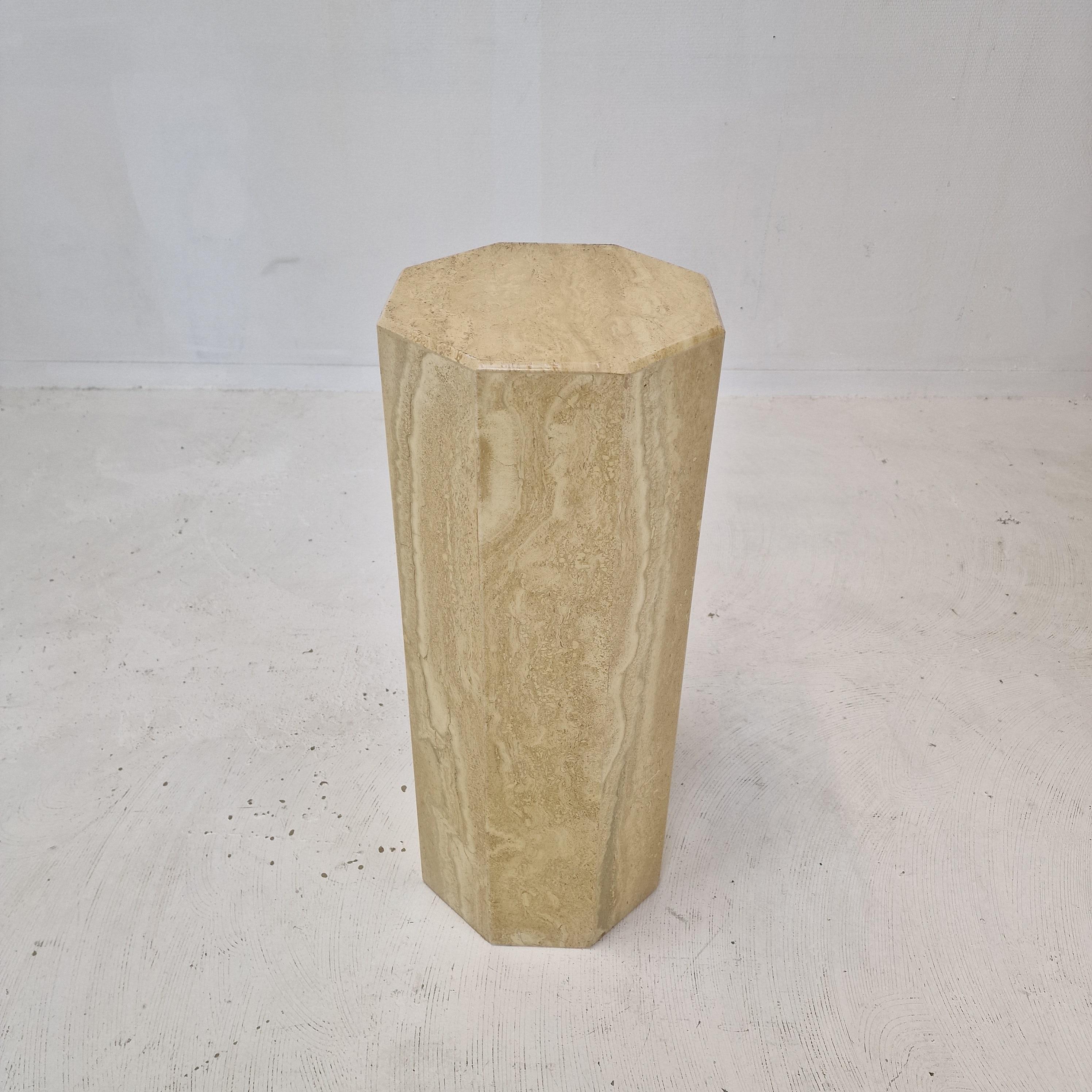 Italian Travertine Side Table or Pedestal, 1980's In Good Condition For Sale In Oud Beijerland, NL