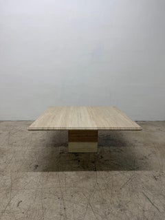 Table à café ou à cocktail carrée en travertin italien, 1970
