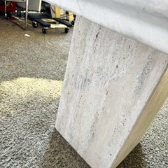 Italienischer Beistelltisch mit quadratischer Platte aus Travertin