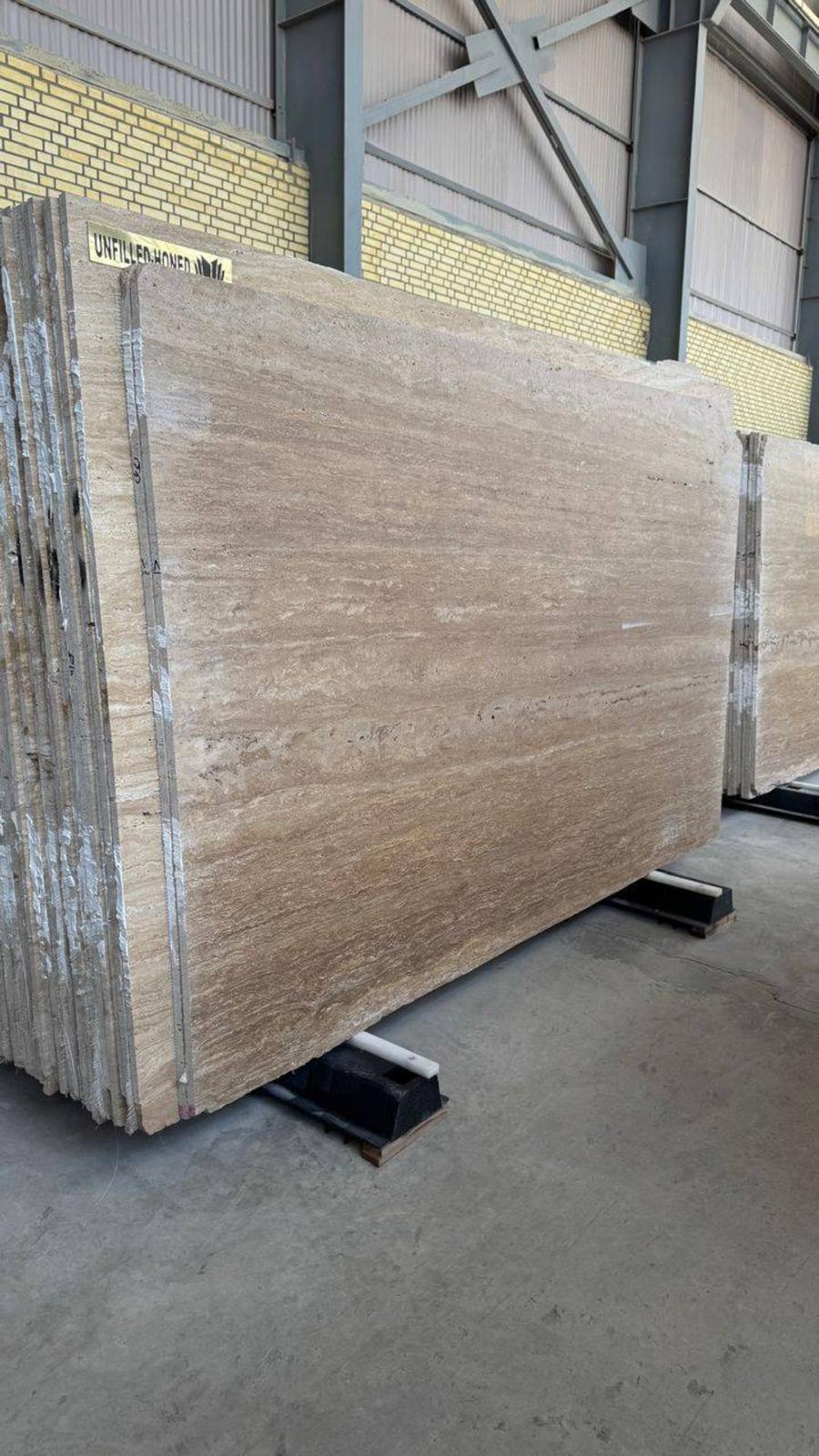 Mesa redonda de travertino italiano - Mesa redonda de travertino macizo a medida Mármol en venta