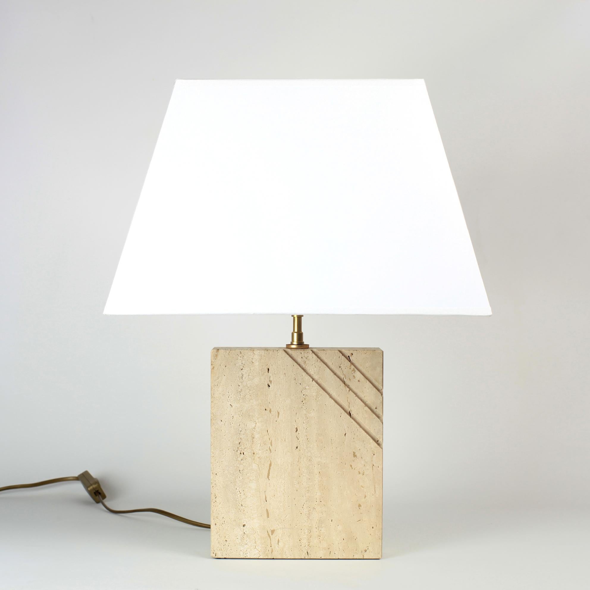 Elegant carved travertine table lamp from Italy circa 1970

Height 30cm without shade
base is 17 cm width x 5 cm depth
E27 bulb