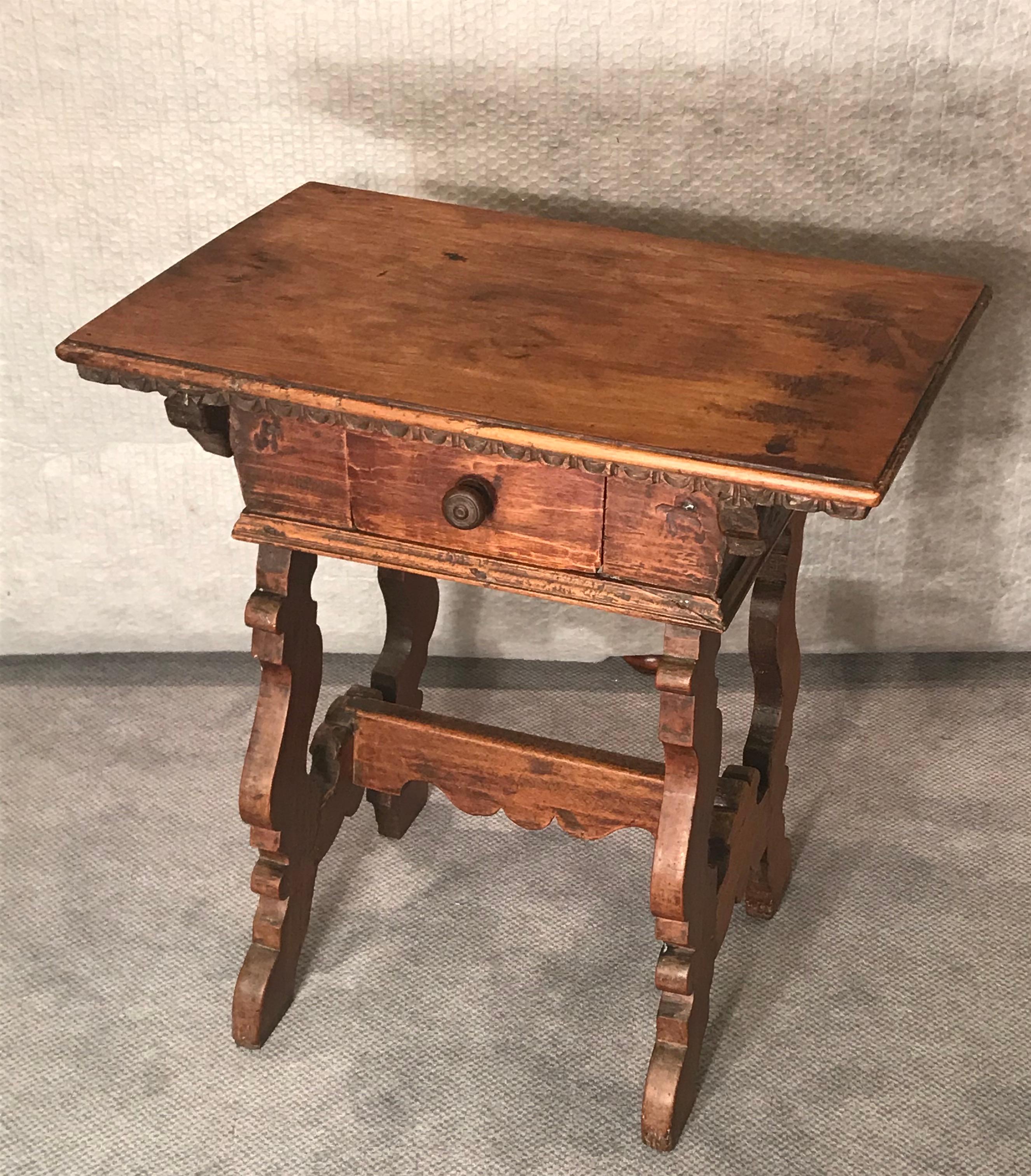 Italian Trestle Side Table, 17th Century, Walnut In Good Condition In Belmont, MA