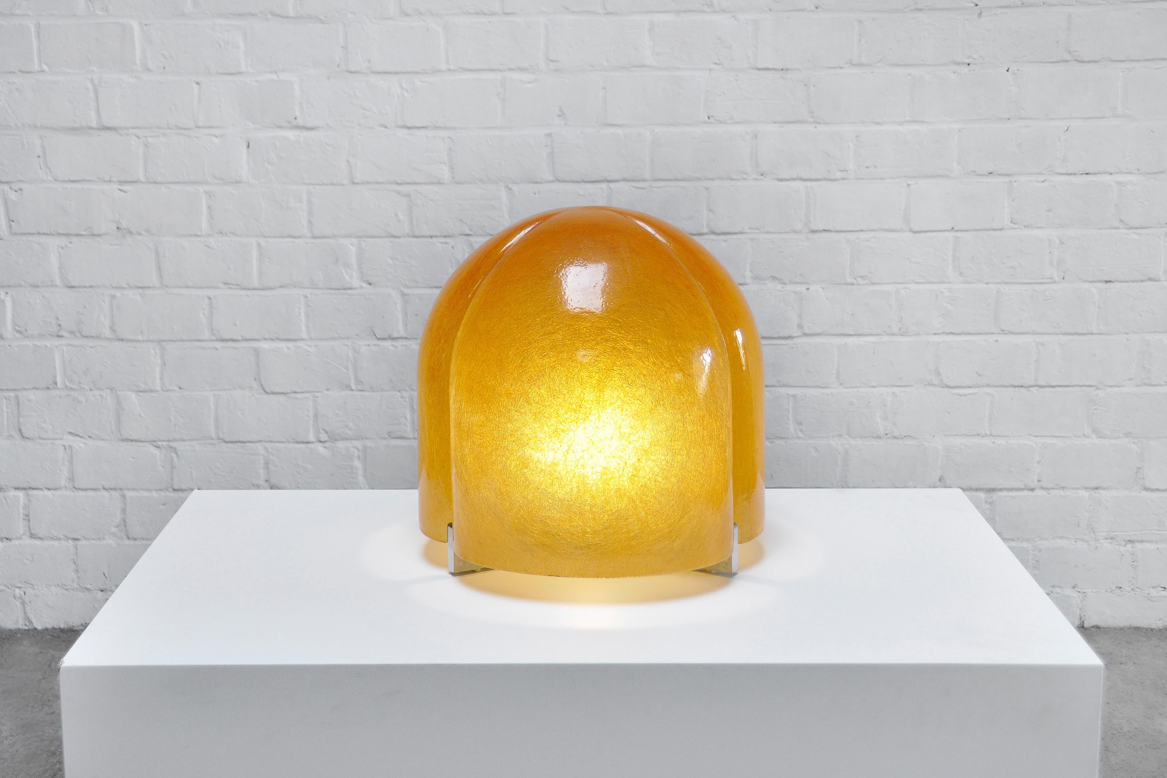 A rarely seen 'Tricia' object lamp by Salvatore Gregorietti for Valenti, Italy 1960’s. The lamp features a resin shade on a metal construction base. The resin shell emits a diffuse and soft light emission, making this a beautiful centerpiece. Can be