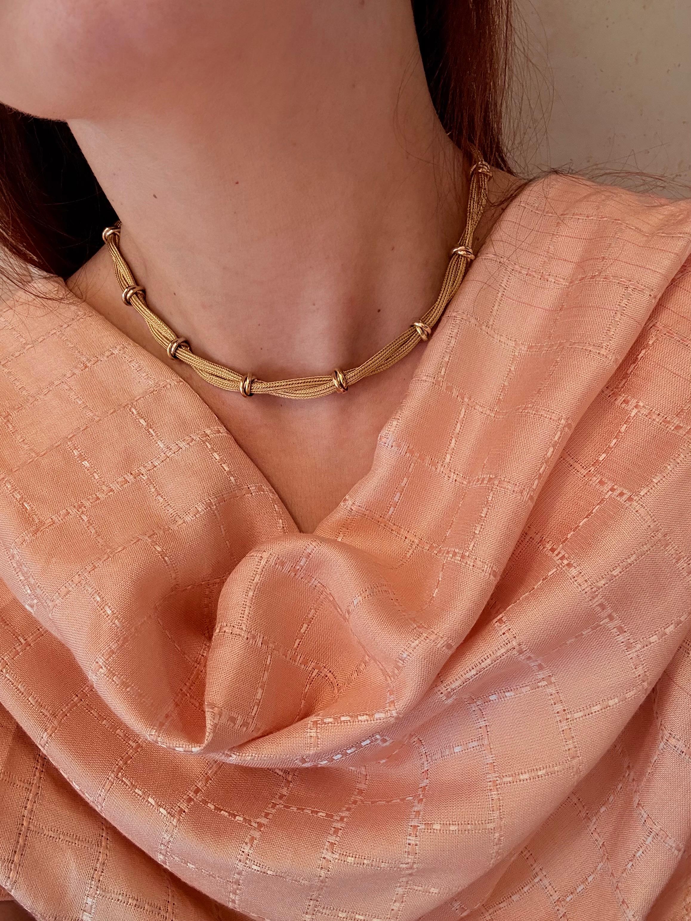 Artigiano Set di gioielli con collana e bracciale a tre maglie in oro italiano in vendita