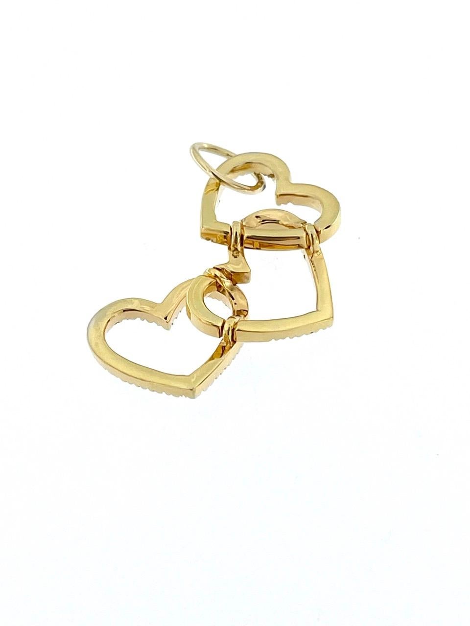 Contemporary Italian Triple Heart Pendant Yellow Gold and Diamonds For Sale