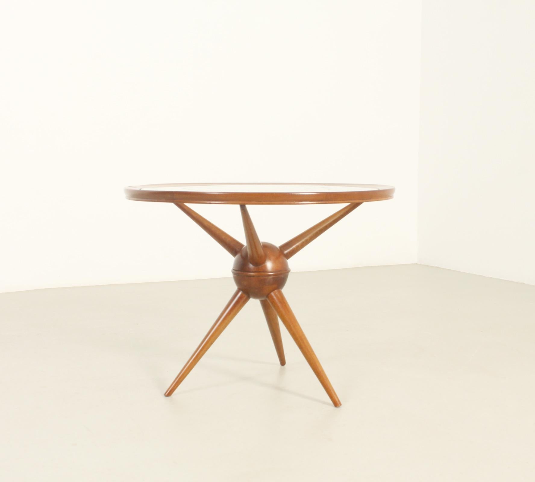 Mid-Century moderno Tavolino italiano a treppiede degli anni '50 in vendita