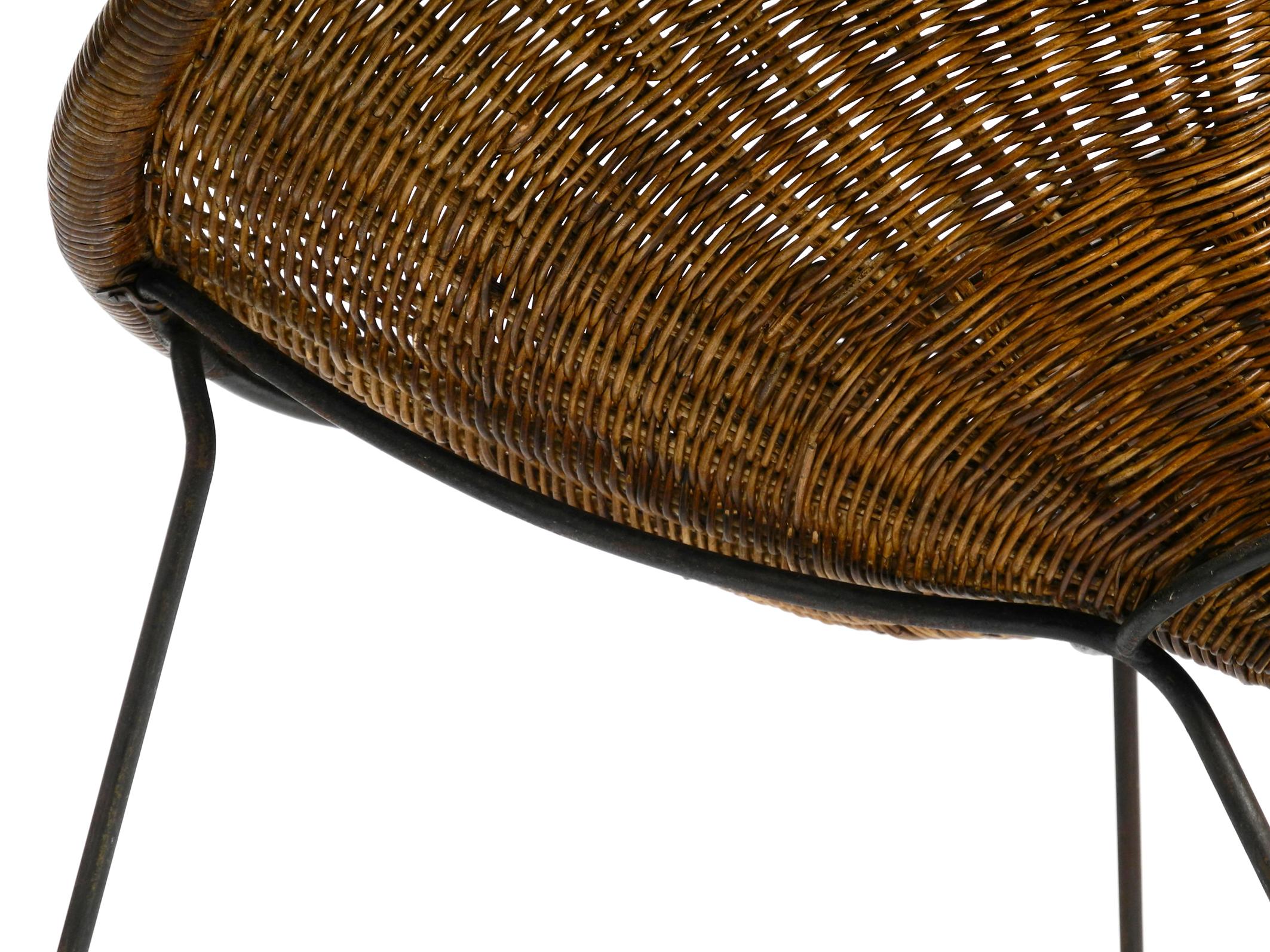 Italian Tripod Mid Century Lounge Basket Chair Made of Wicker by Roberto Mango 2
