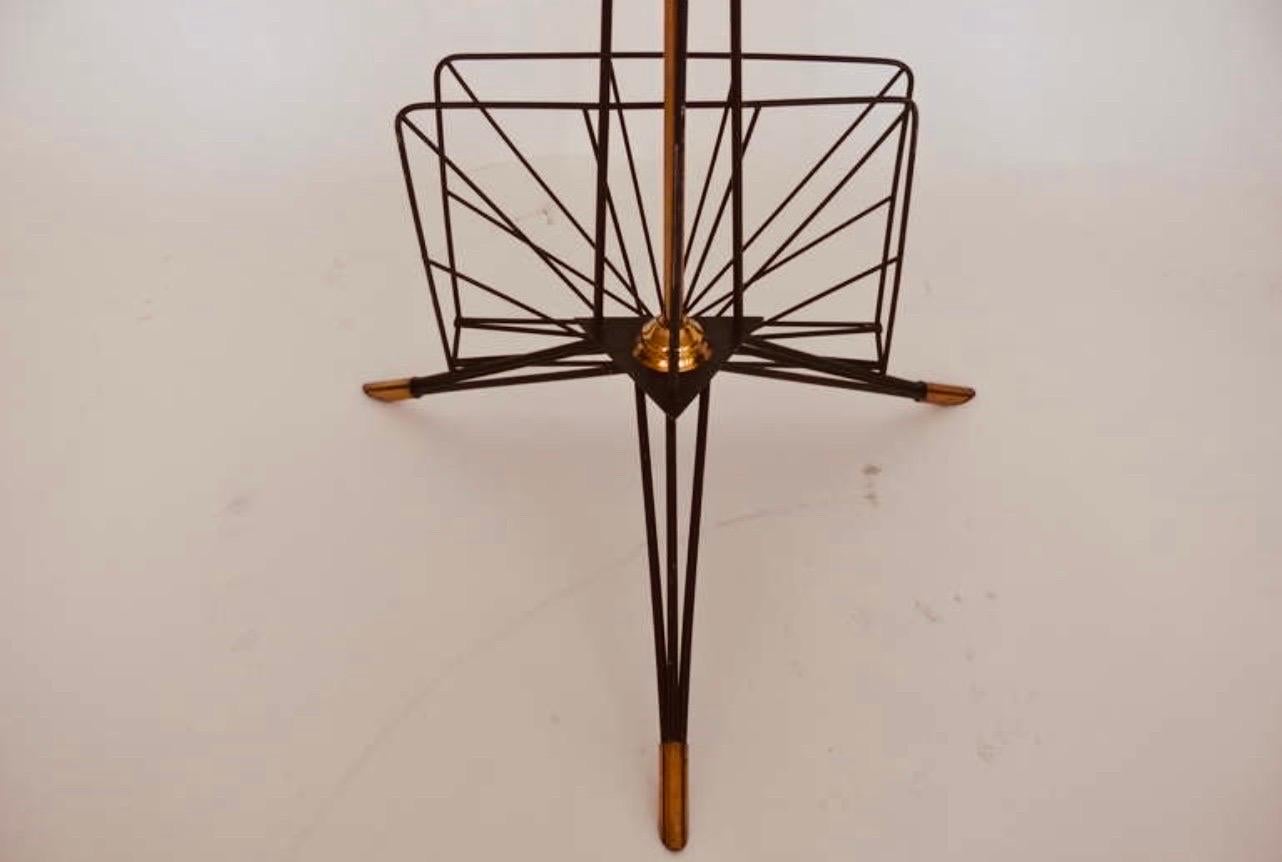 Italian Tripod Side Table and Magazine Rack In Good Condition For Sale In London, GB