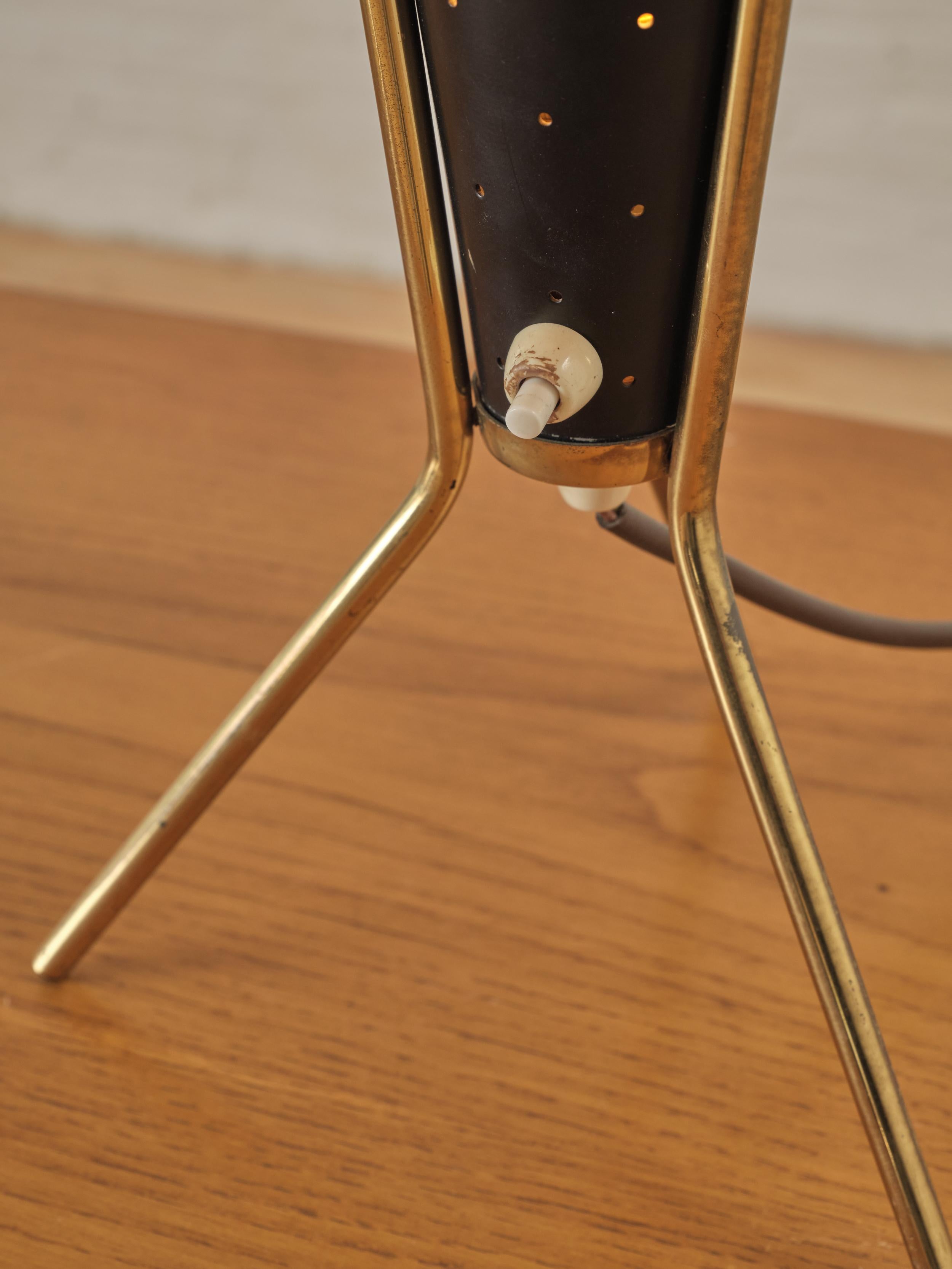 Mid-Century Modern Italian Tripod Table Lamp For Sale