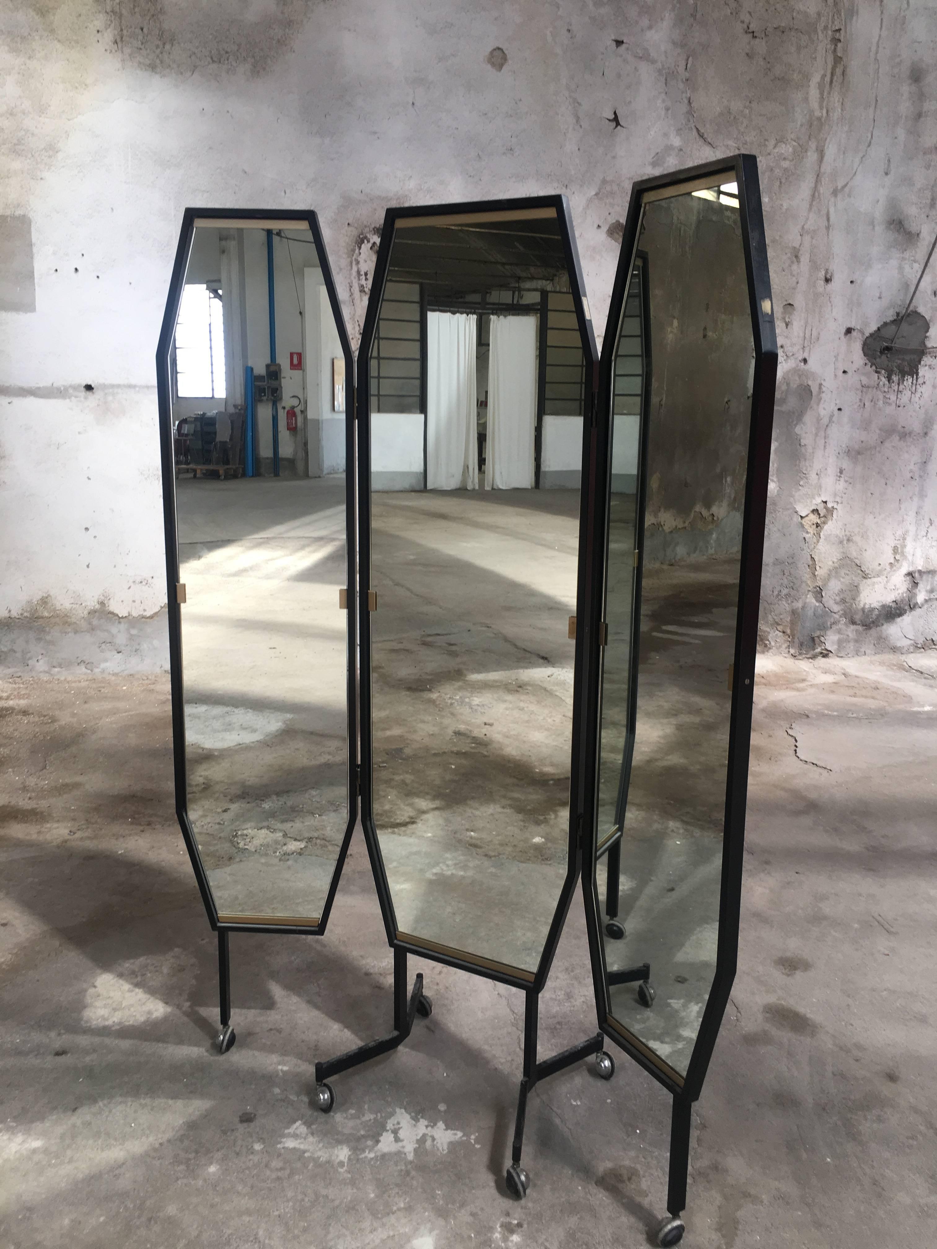 Italian triptych freestanding dressing mirror on wheels from 1960s.
Measures:
Central panel cm 50 x 3 x H 176
Lateral panels cm 38 x 3 x H 176.