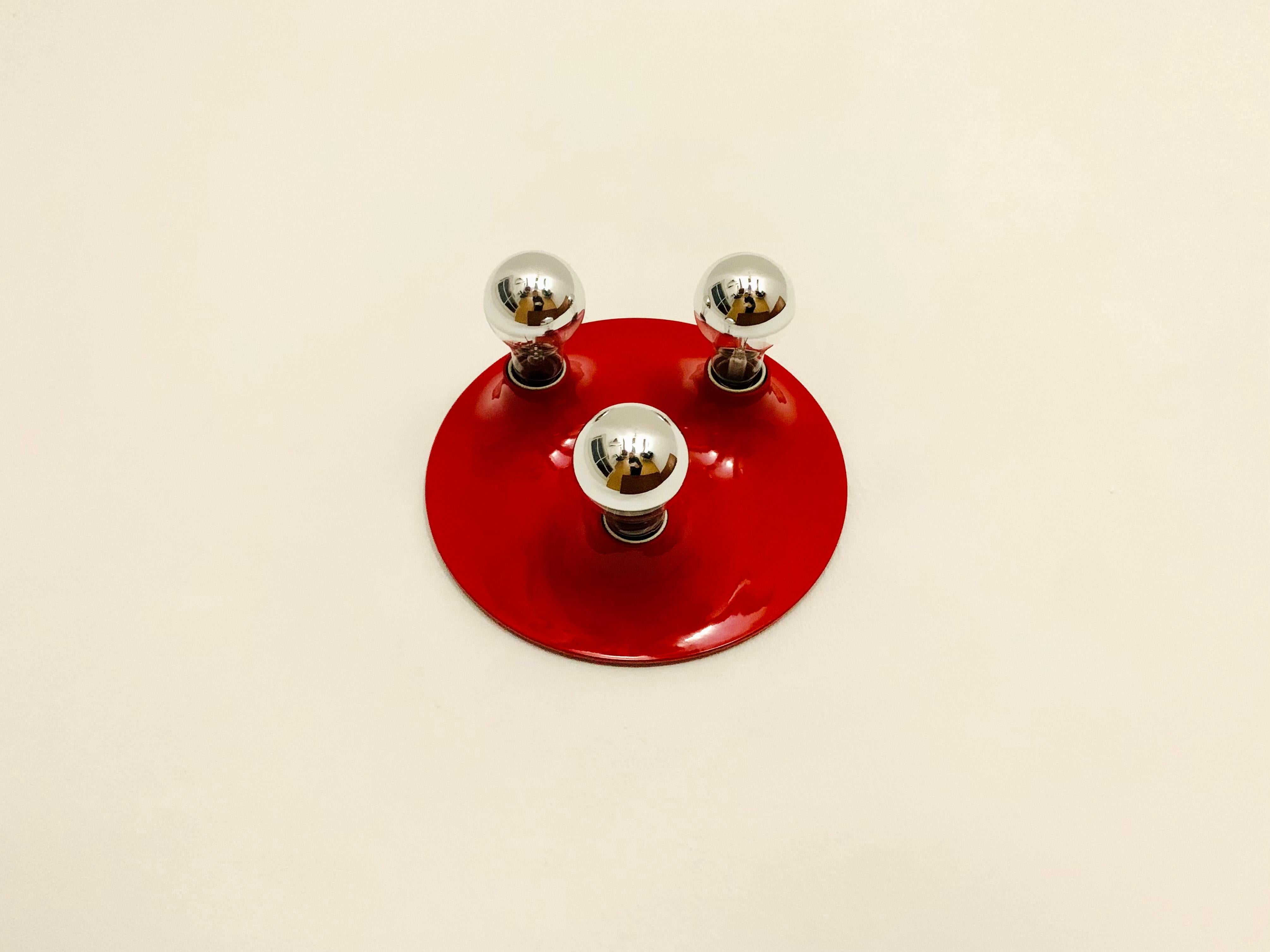 Beautiful Italian wall or ceiling lamp from the 1960s.
High-quality workmanship and extravagant design.
A warm light is created.

Design: Vico Magistretti
Manufacturer: Artemide

Condition:

Very good vintage condition with slight signs of