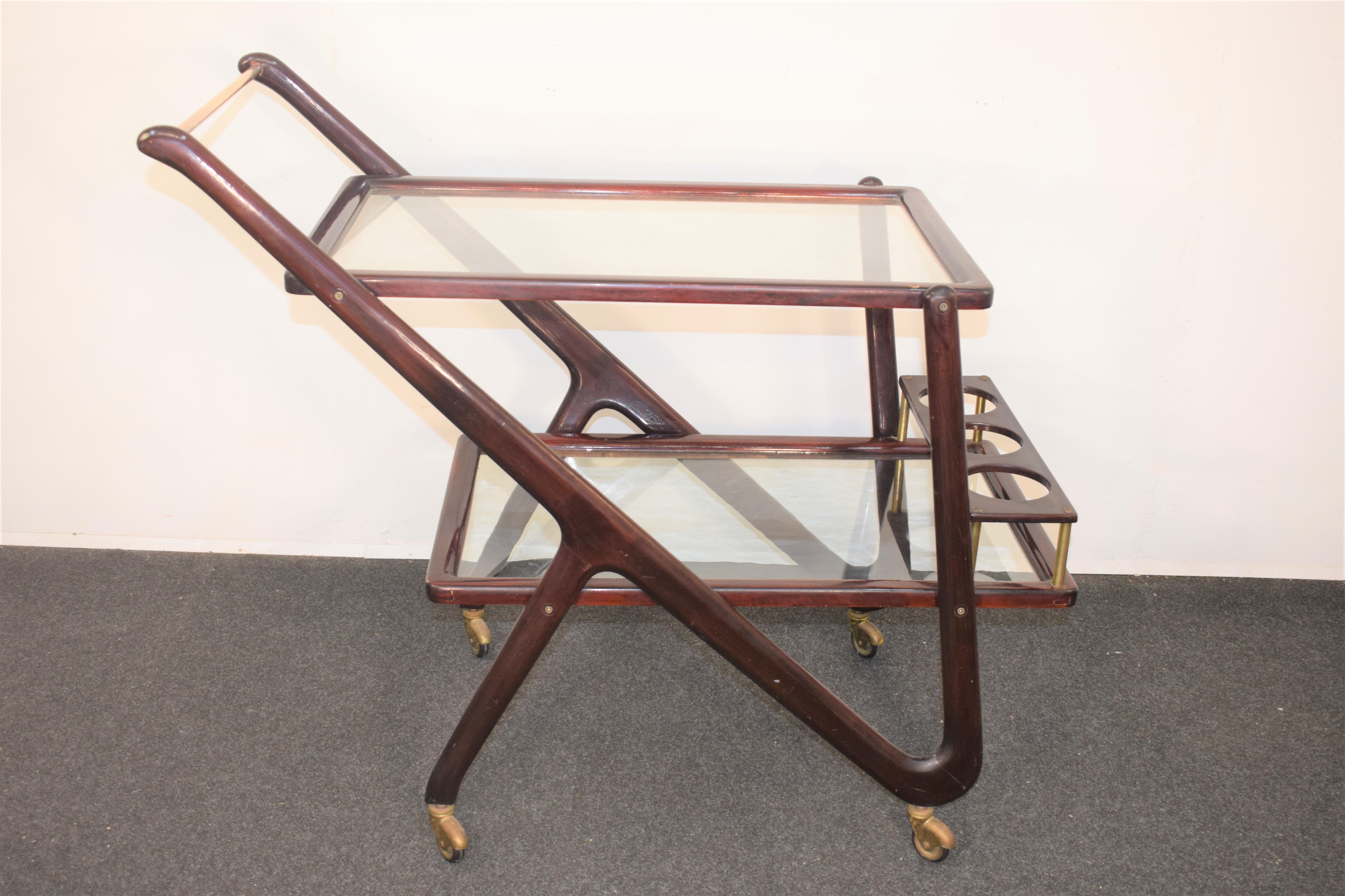 Italian trolley bar cart, 1960s.
Dimensions: H= 89 2 cm; W= 98 cm; D= 50 cm.