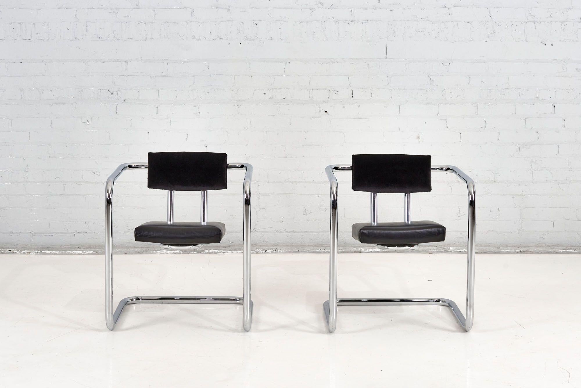 Italian tubular chrome and leather lounge chairs, 1960. Newly reupholstered in black leather.

