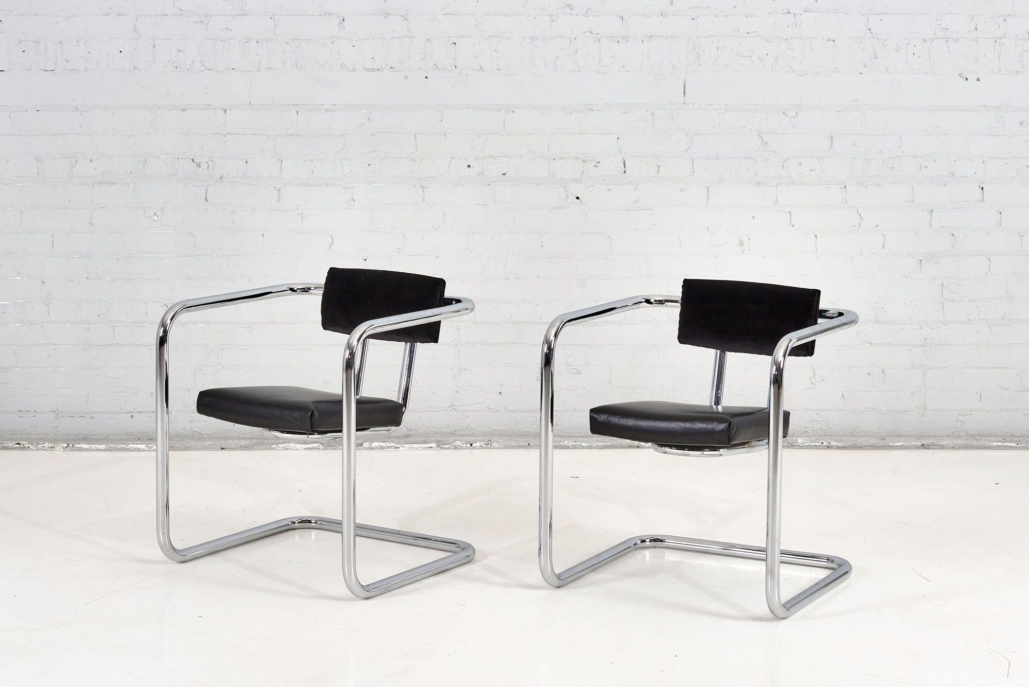 Italian Tubular Cantilever Lounge Chairs, 1960 In Good Condition For Sale In Chicago, IL
