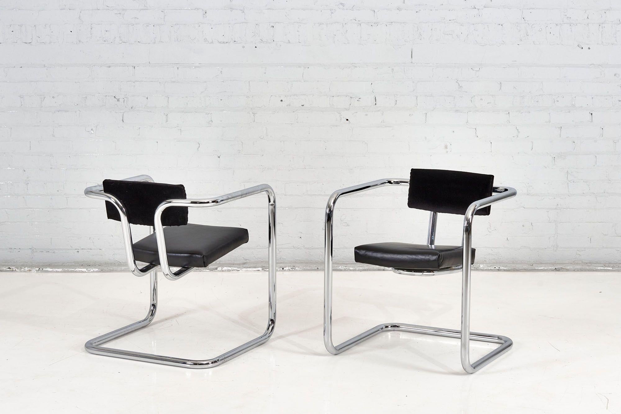 Italian Tubular Cantilever Lounge Chairs, 1960 For Sale 2