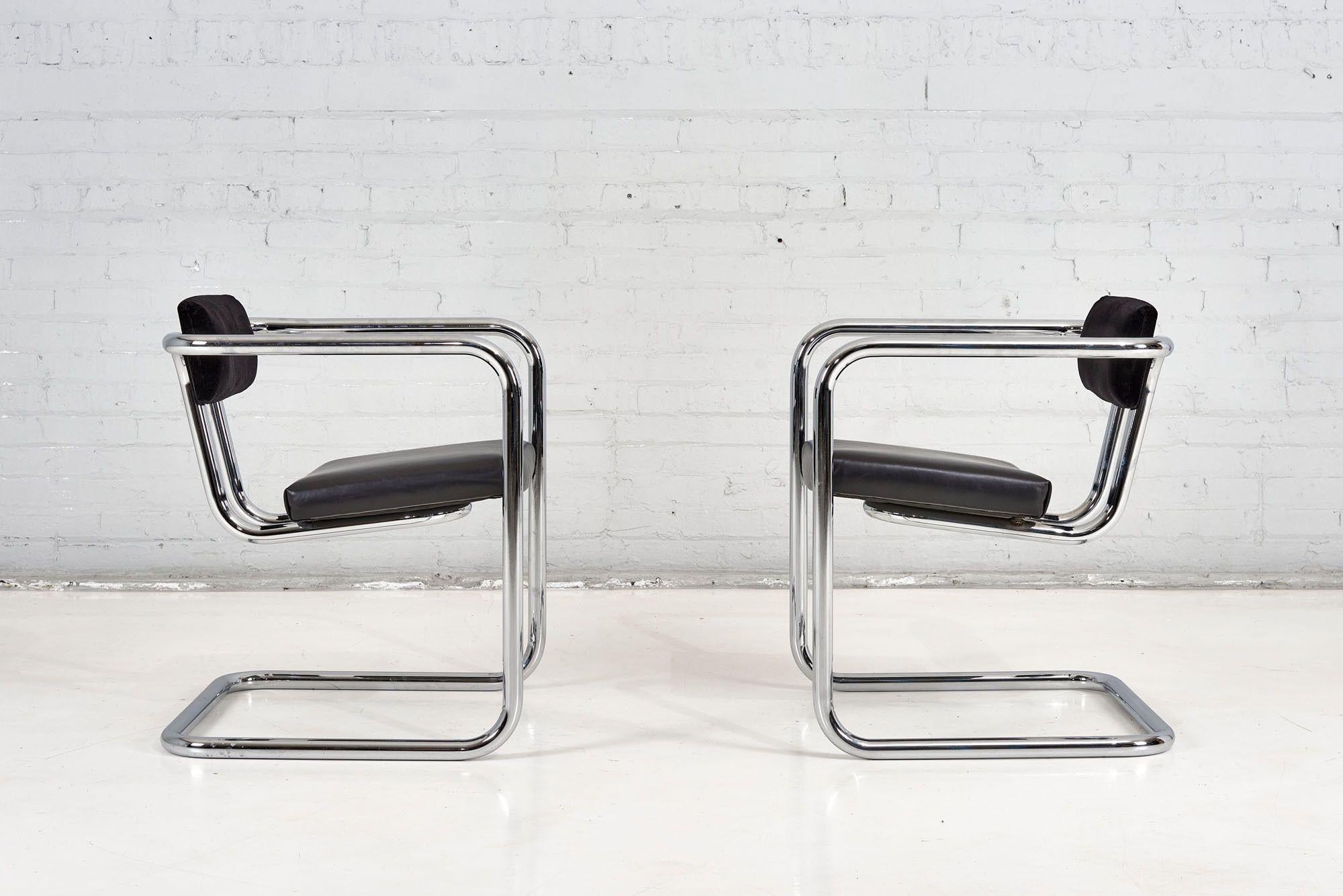 Italian Tubular Cantilever Lounge Chairs, 1960 For Sale 3