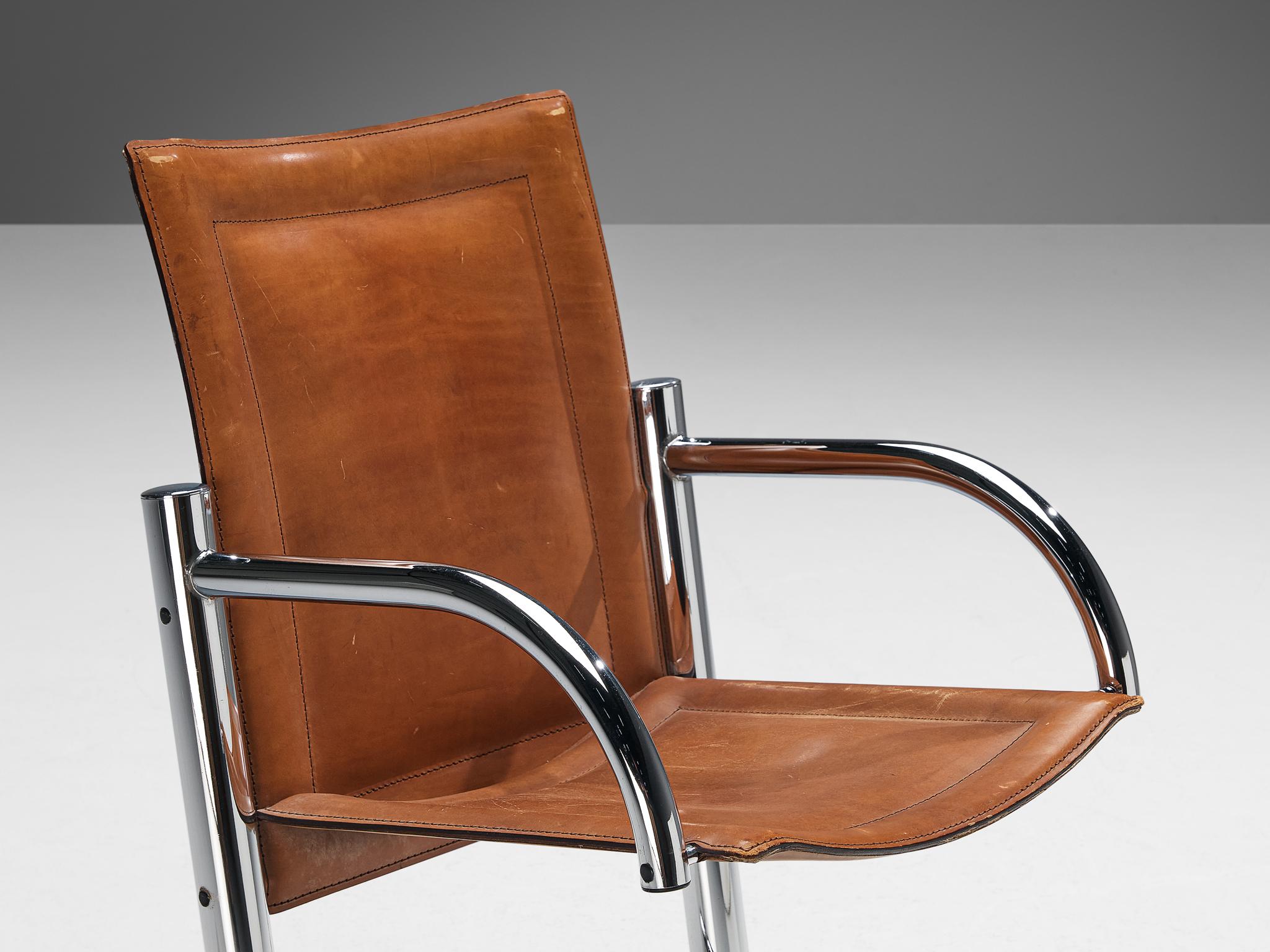 Italienischer röhrenförmiger Stuhl aus cognacfarbenem Sattelleder (Stahl) im Angebot