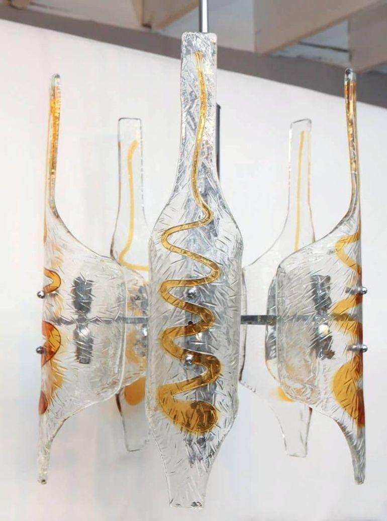 Araña italiana tubular de cristal de Murano transparente y ámbar diseñada por Mazzega, años 70 Cristal de Murano en venta