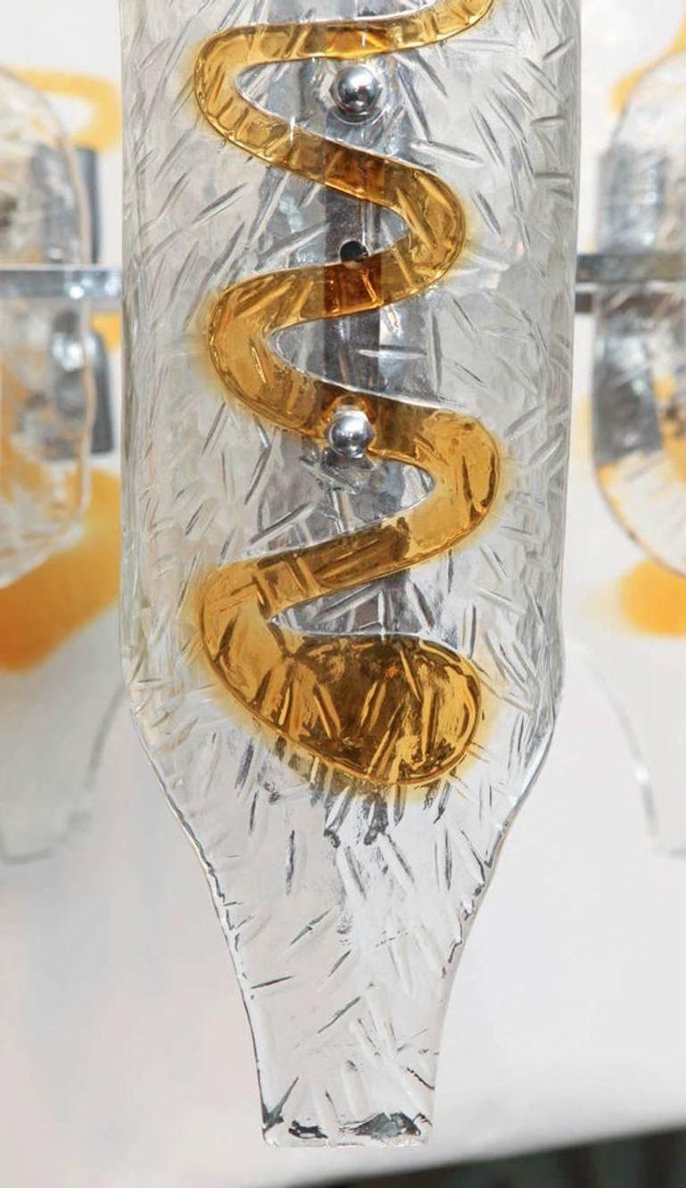 Araña italiana tubular de cristal de Murano transparente y ámbar diseñada por Mazzega, años 70 en venta 1
