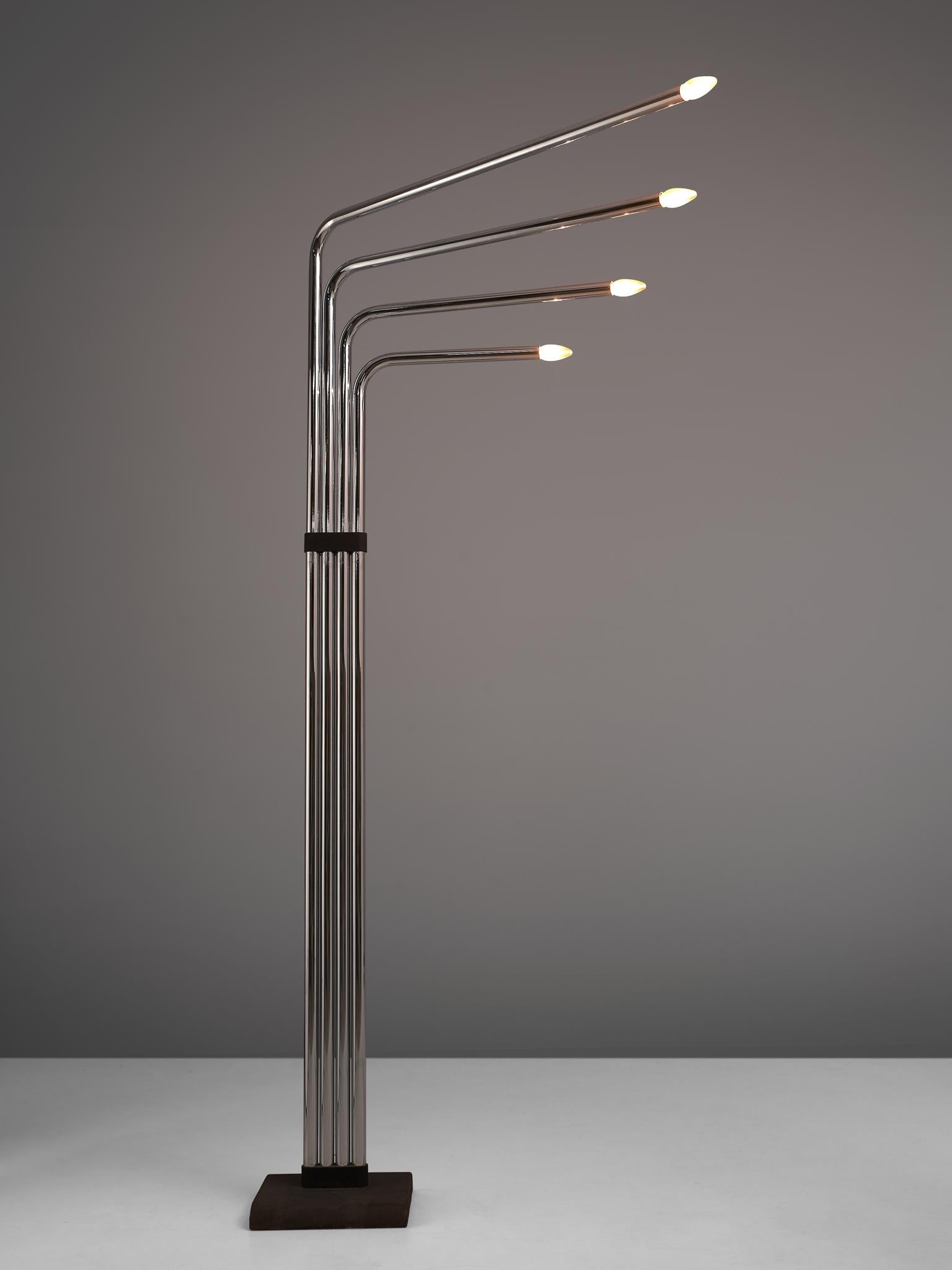 Goffredo Reggiani, floor lamp, chromed steel, Italy, 1970s

Architectural floor lamp with four tubular arms by Reggiani. Each of the four chrome tubes bents at different heights with 90 degrees and can be rotated individually. Each arm holds a