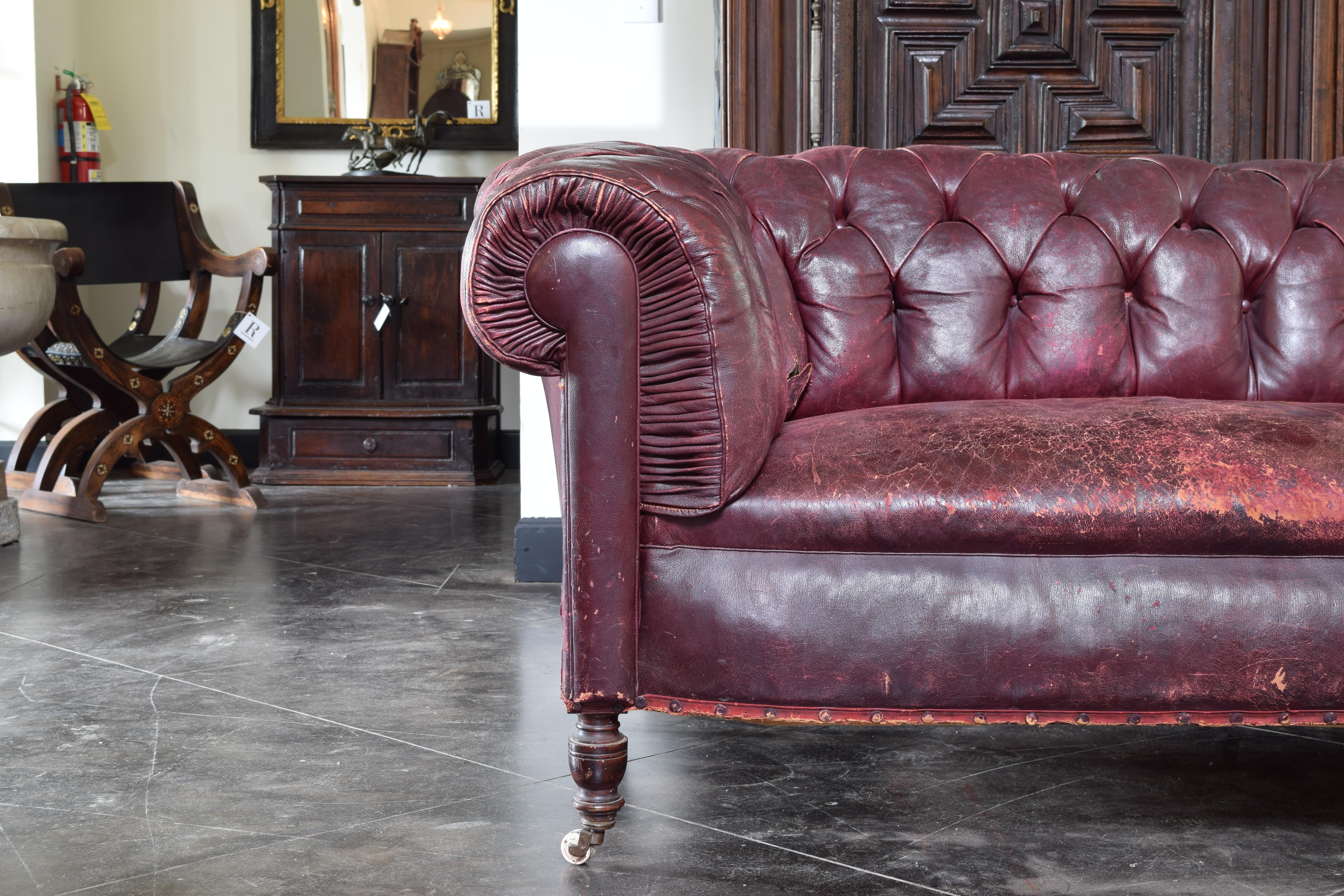 19th Century Italian Tufted Leather Upholstered Chesterfield Sofa, late 19thc For Sale