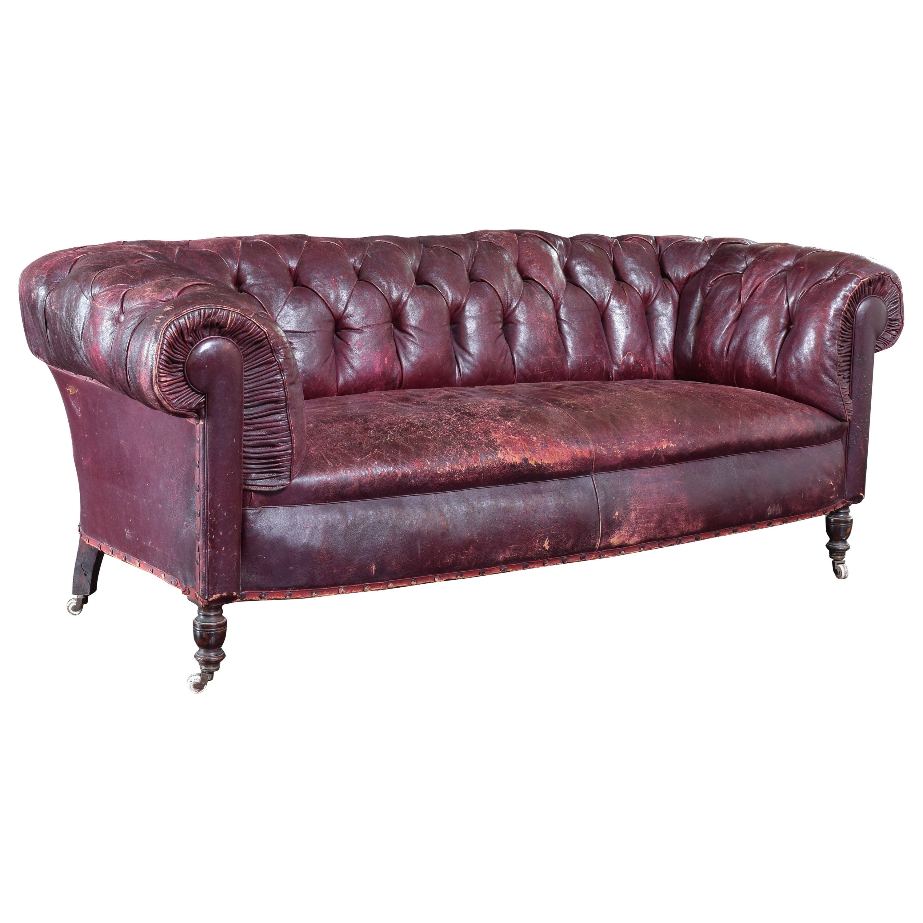 Divano Chesterfield imbottito in pelle italiana, fine XIX sec.