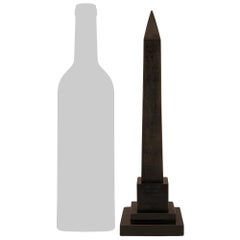 Obelisco de mármol negro belga de la época del Gran Tour italiano de fin de siglo