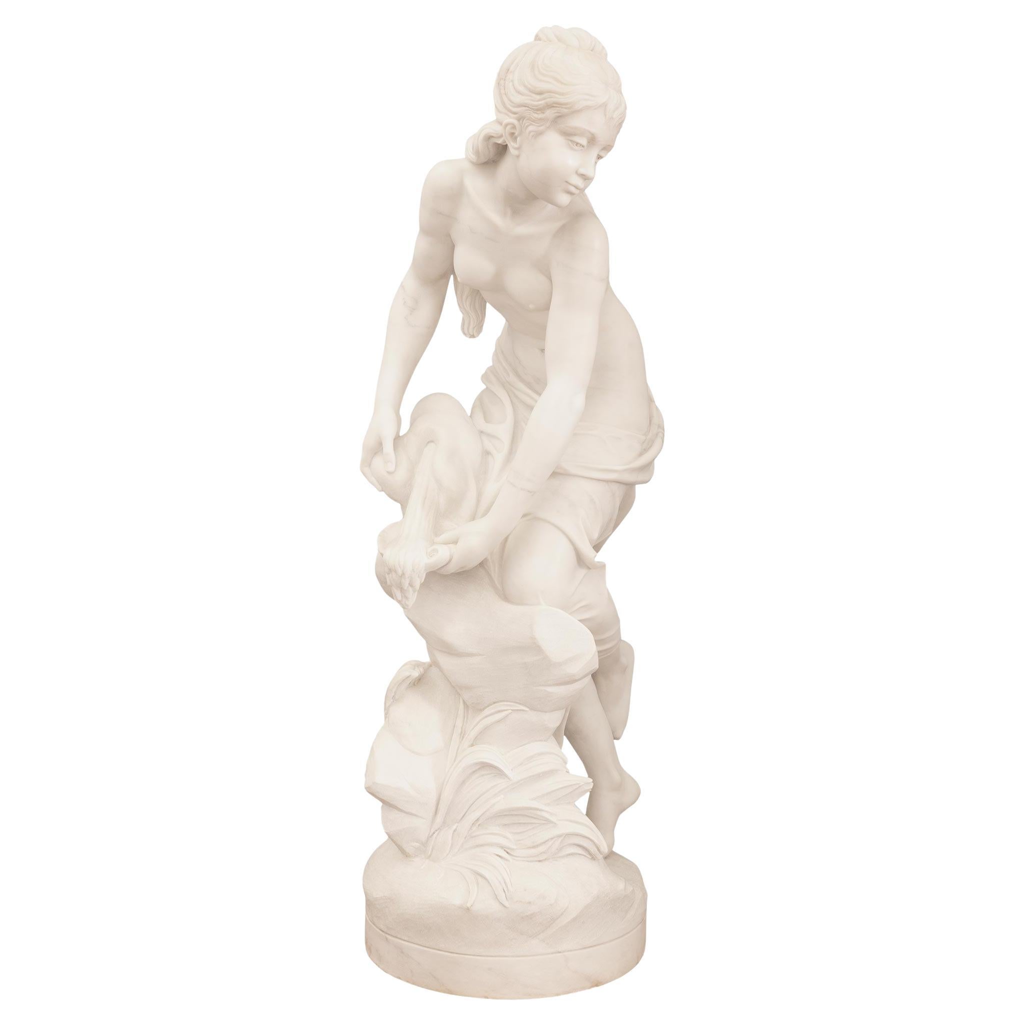 Estatua italiana de mármol blanco de Carrara de principios de siglo