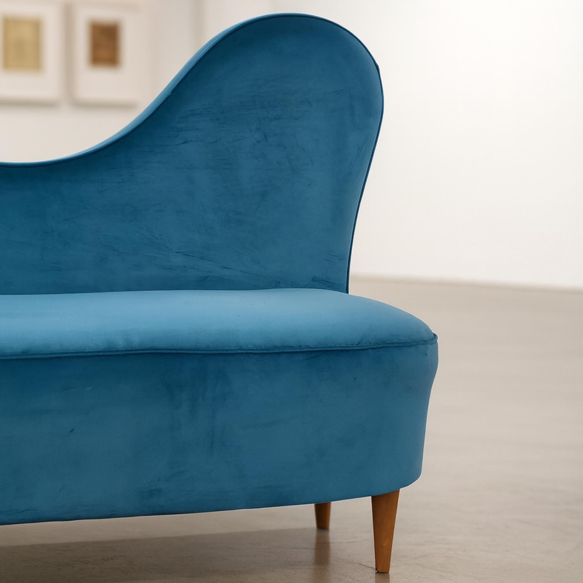 Italian Turquoise Velvet Sofa by Cesare Lacca, 1950s Italiano en venta