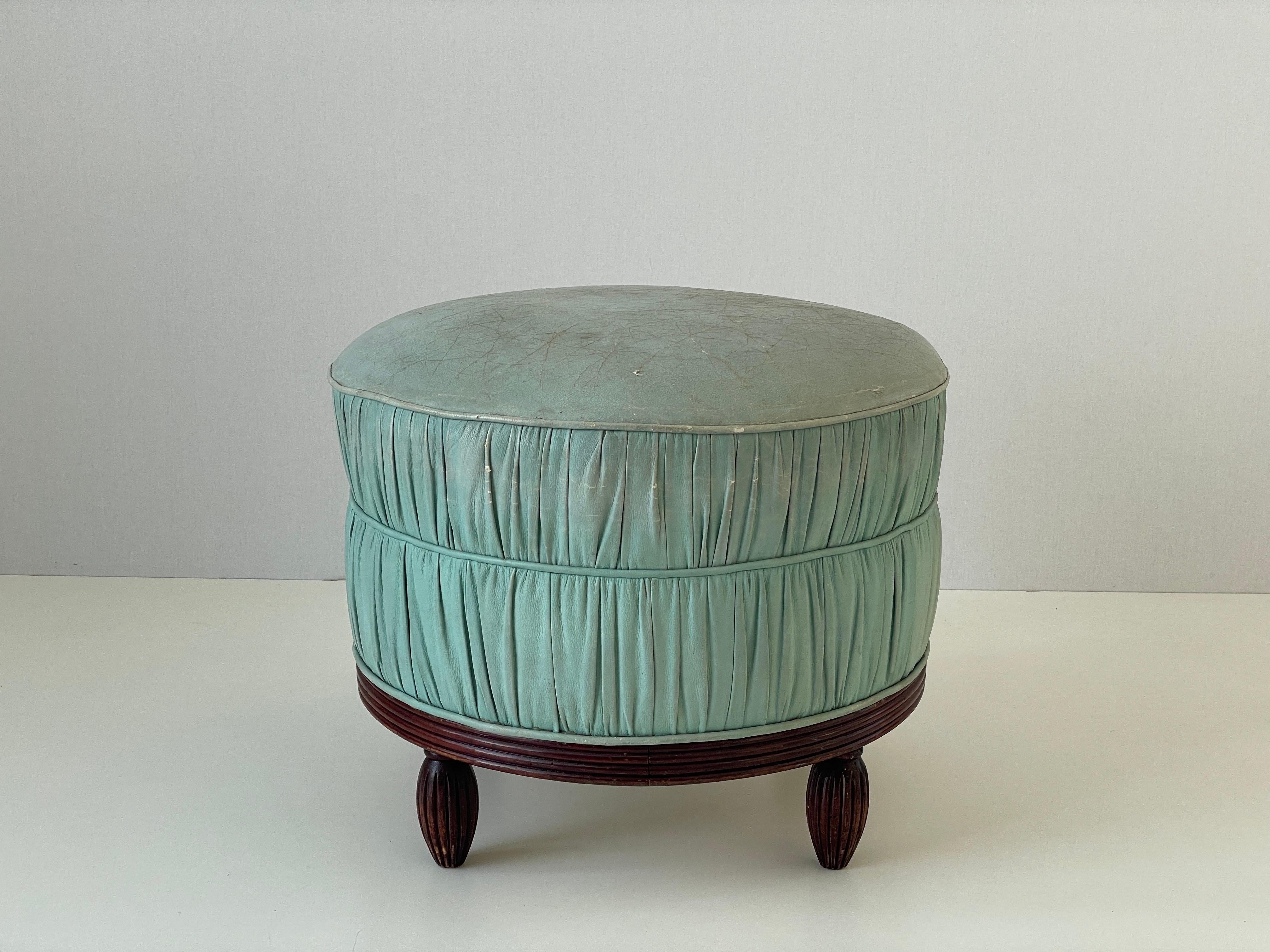 Pouf rotondo in pelle consumata turchese con base in Wood, anni '60, Italia

Misure :

Diametro: 53 cm
Altezza: 43 cm

Non esitare a chiederci se hai qualche domanda.