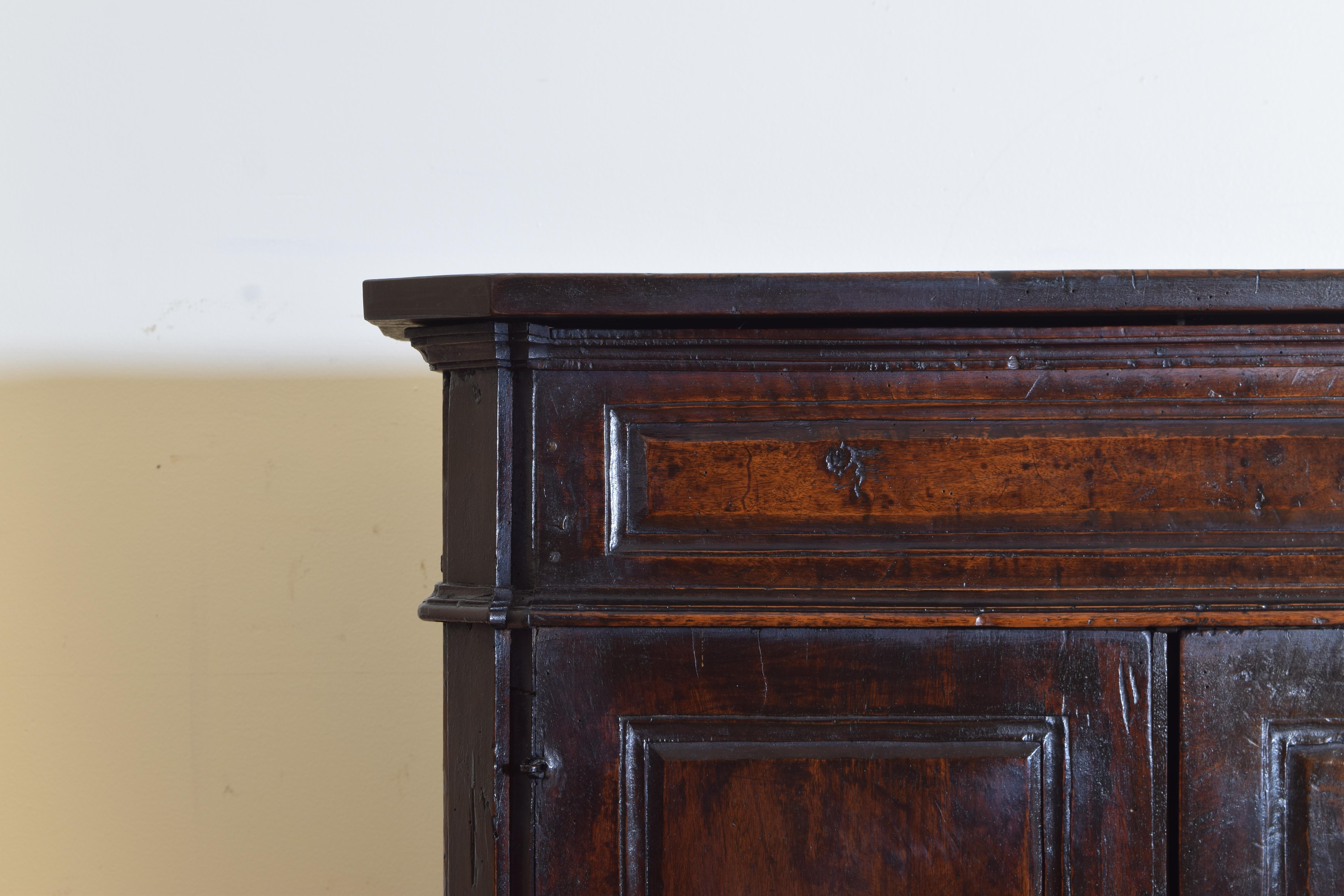Italian, Tuscan 17th Century Walnut Prie-dieu 'Inginocchiatoio' 1