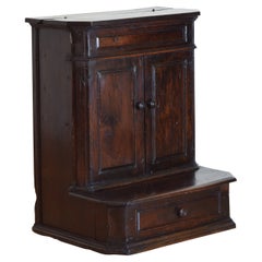 Italian, Tuscan 17th Century Walnut Prie-dieu 'Inginocchiatoio'