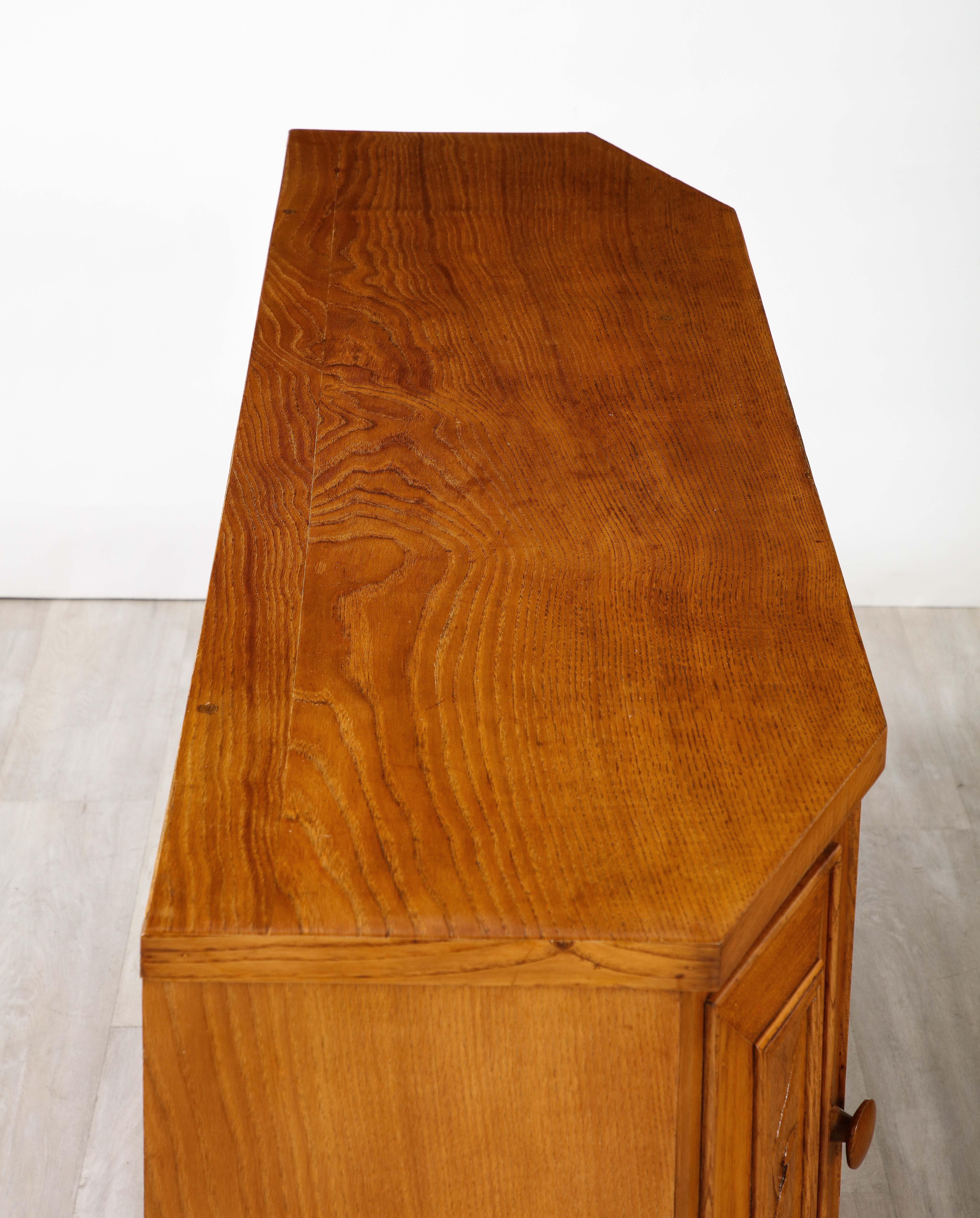 Italian Tuscan Art Deco Carved Oak Sideboard or Credenza, circa 1940 For Sale 7