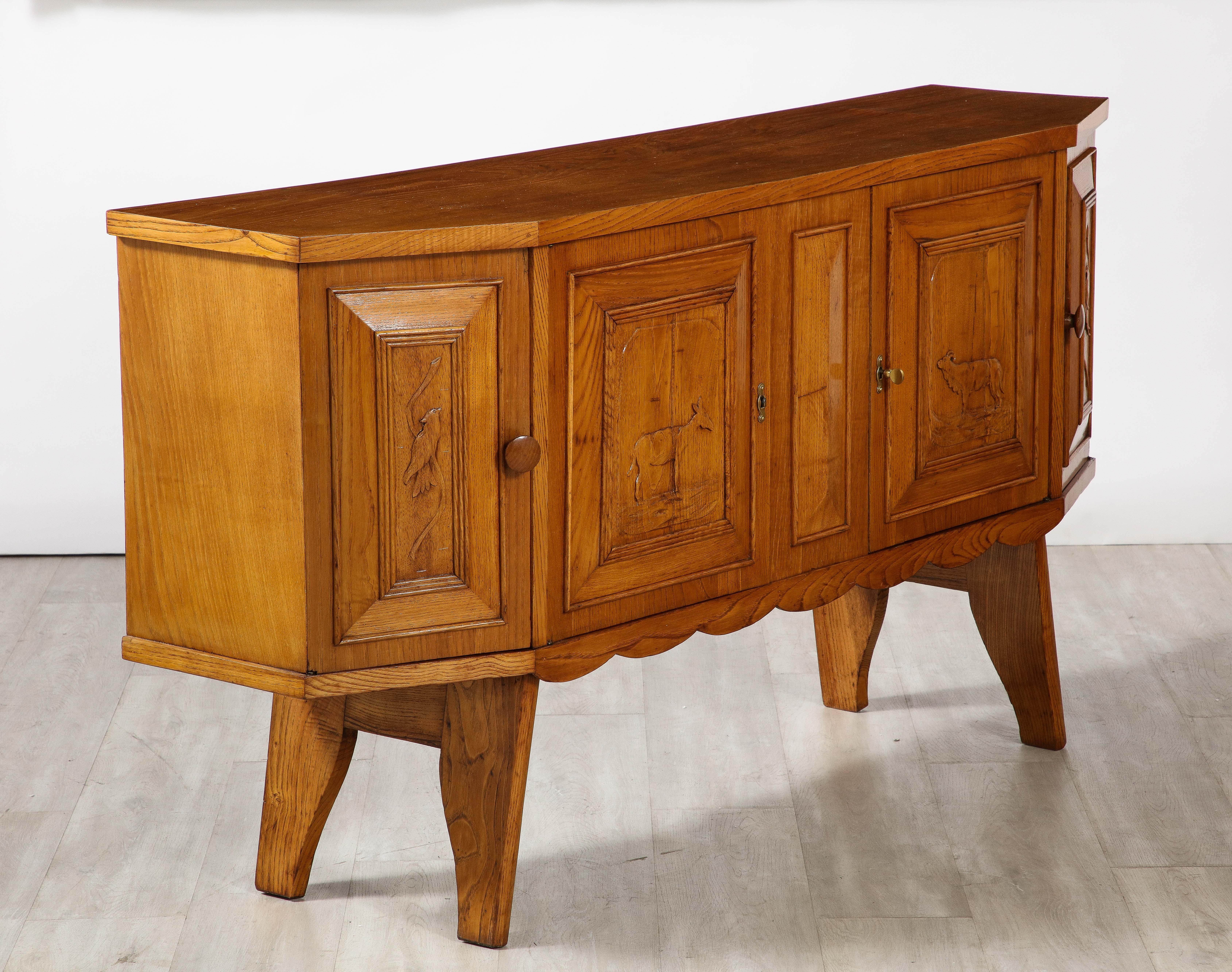 Italian Tuscan Art Deco Carved Oak Sideboard or Credenza, circa 1940 For Sale 8