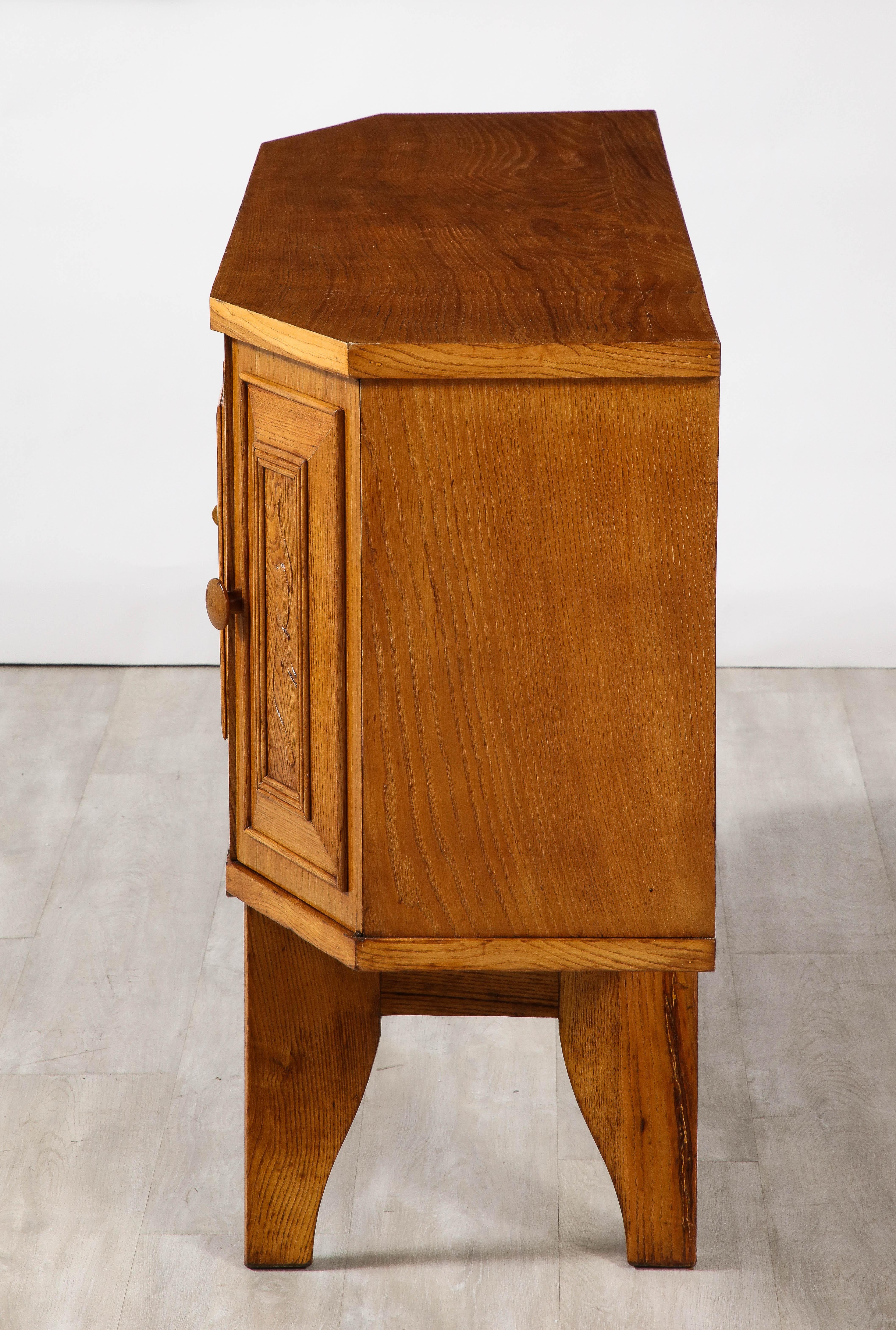 Italian Tuscan Art Deco Carved Oak Sideboard or Credenza, circa 1940 For Sale 3