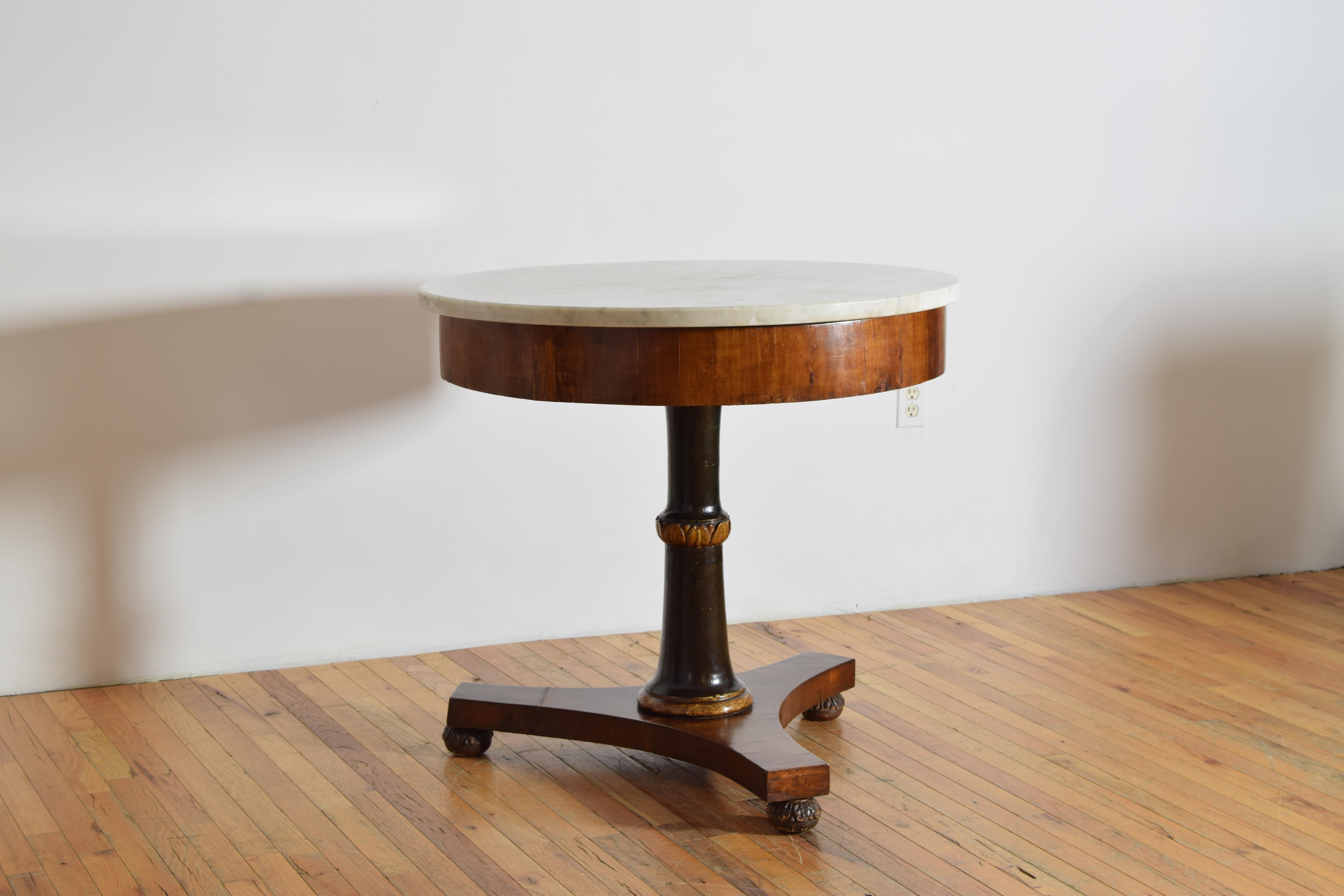 Italian, Tuscan, Empire Period Giltwood, Ebonized, Marble-Top Center Table 19thc In Good Condition For Sale In Atlanta, GA