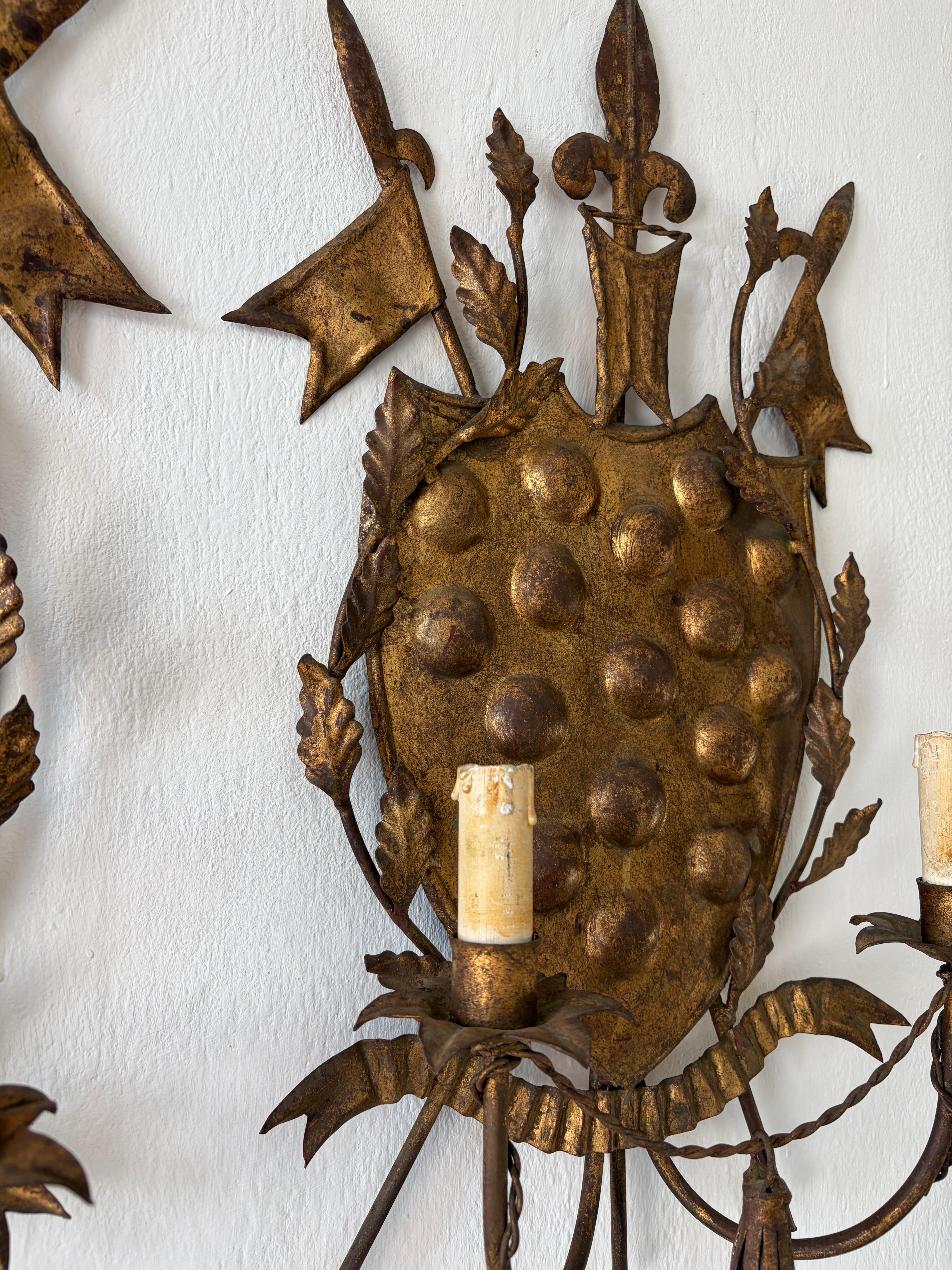 Italian Tuscan Medici Coat of Arms Metal Florentine Sconces c 1900 Fleur Di Lis For Sale 3