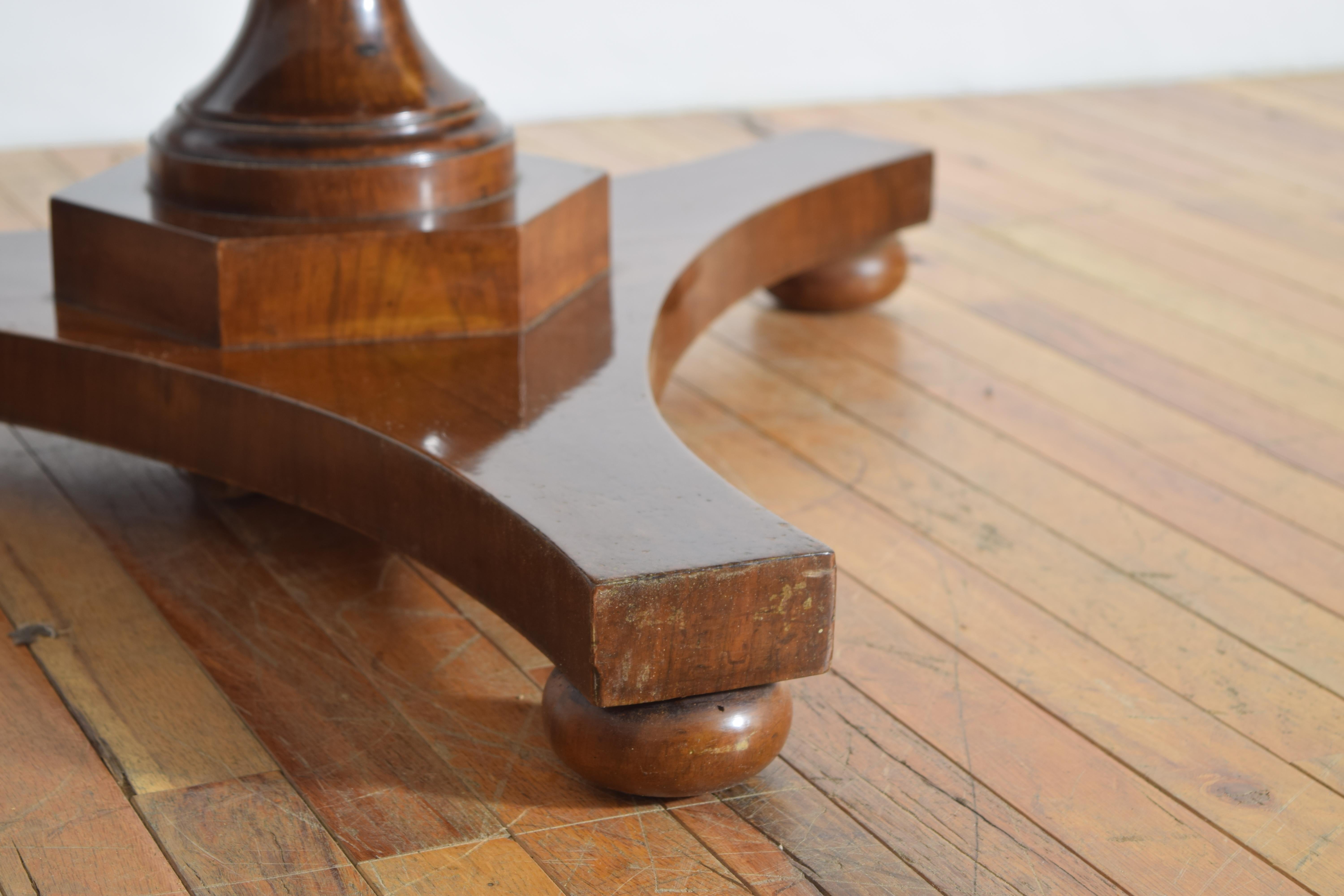Italian, Tuscan, Neoclassic Walnut Center Table, 1st Quarter 19th Century For Sale 3
