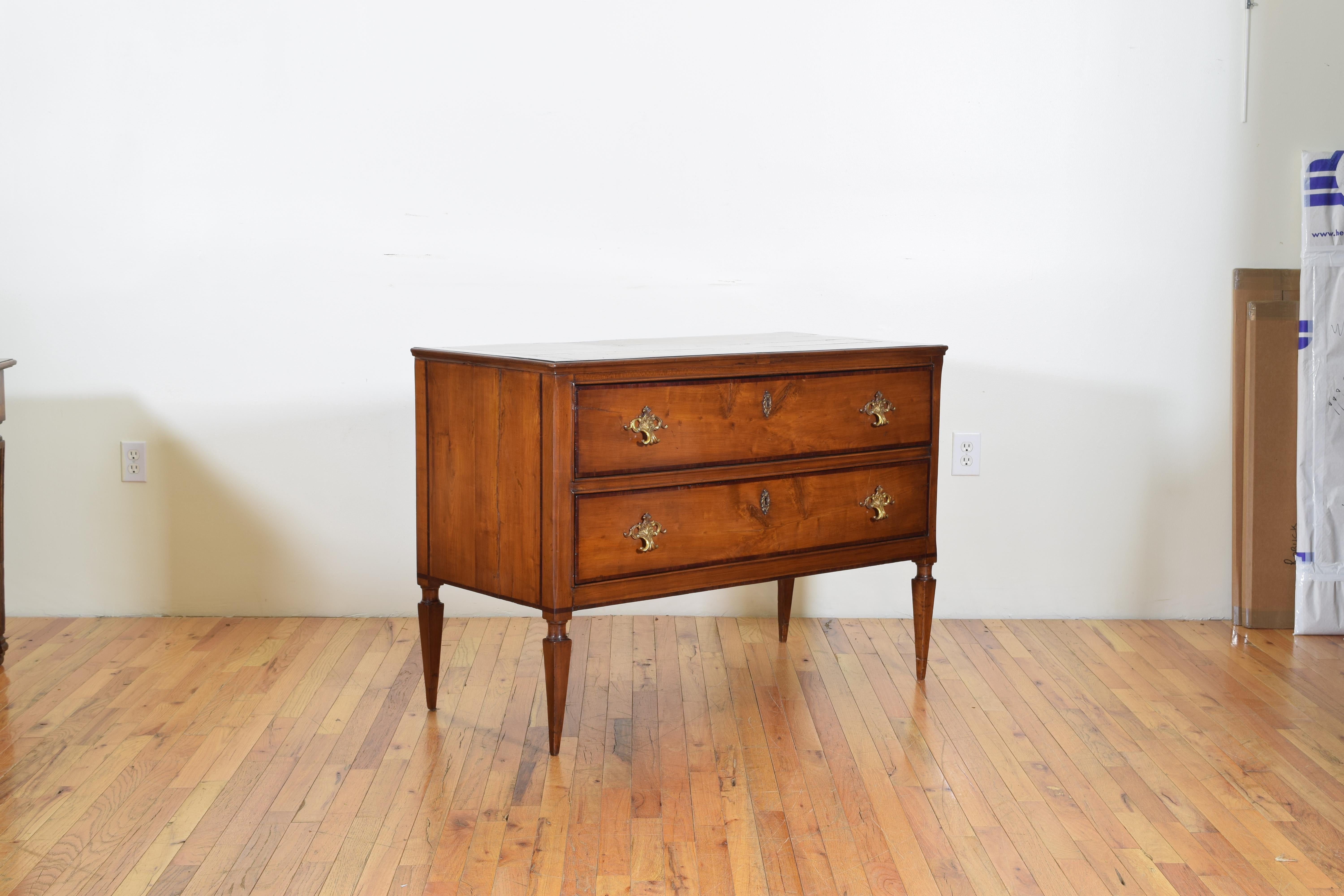 Italian, Tuscan, Neoclassical Period Fruitwood 2-Drawer Commode, circa 1800 In Good Condition In Atlanta, GA