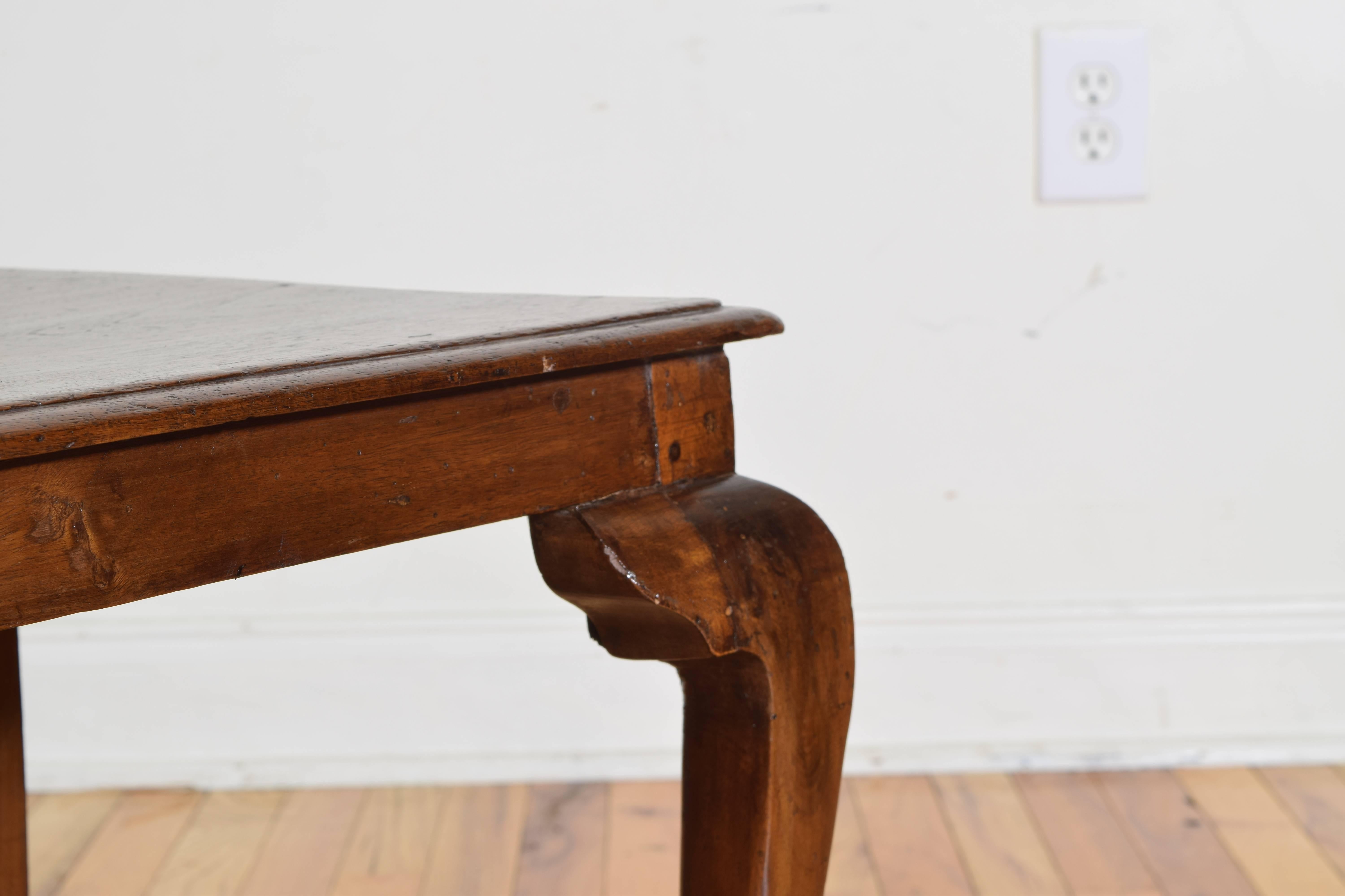 Italian, Tuscan, Queen Anne Style Pair of Walnut Side Chairs, Late 18th Century 7