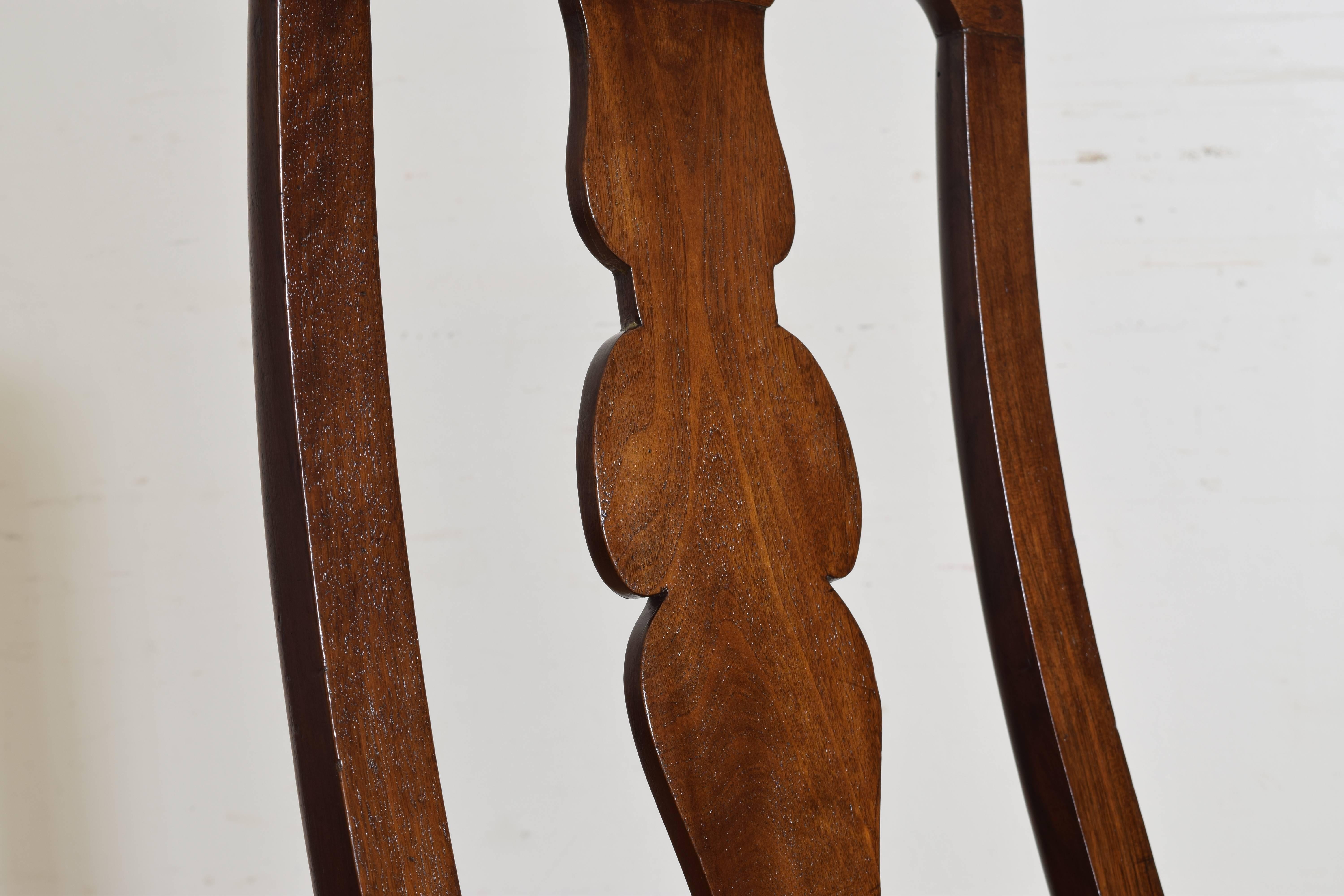 Italian, Tuscan, Queen Anne Style Pair of Walnut Side Chairs, Late 18th Century 4