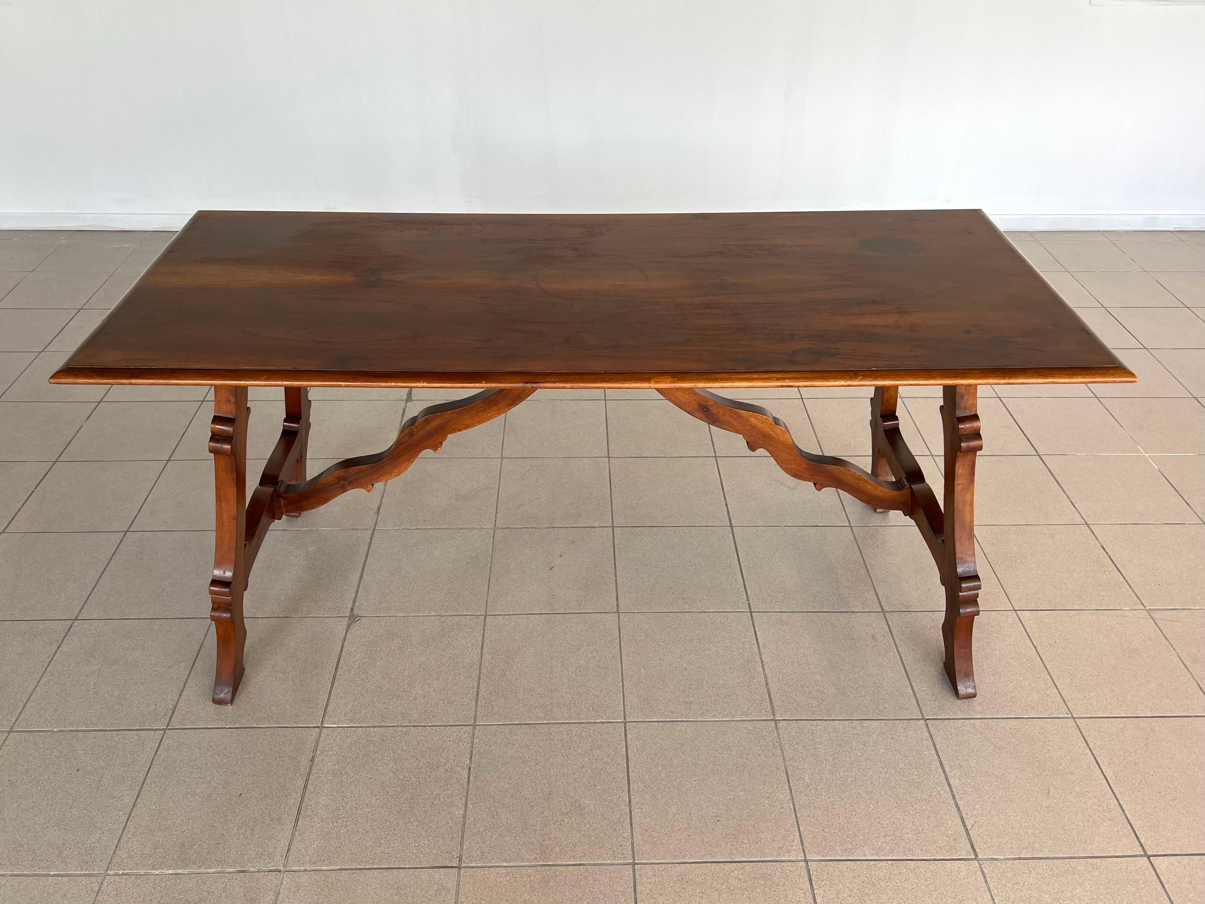 Italian Tuscan Renaissance Refectory Hand Crafted Walnut Dining Table In Good Condition For Sale In Bridgeport, CT