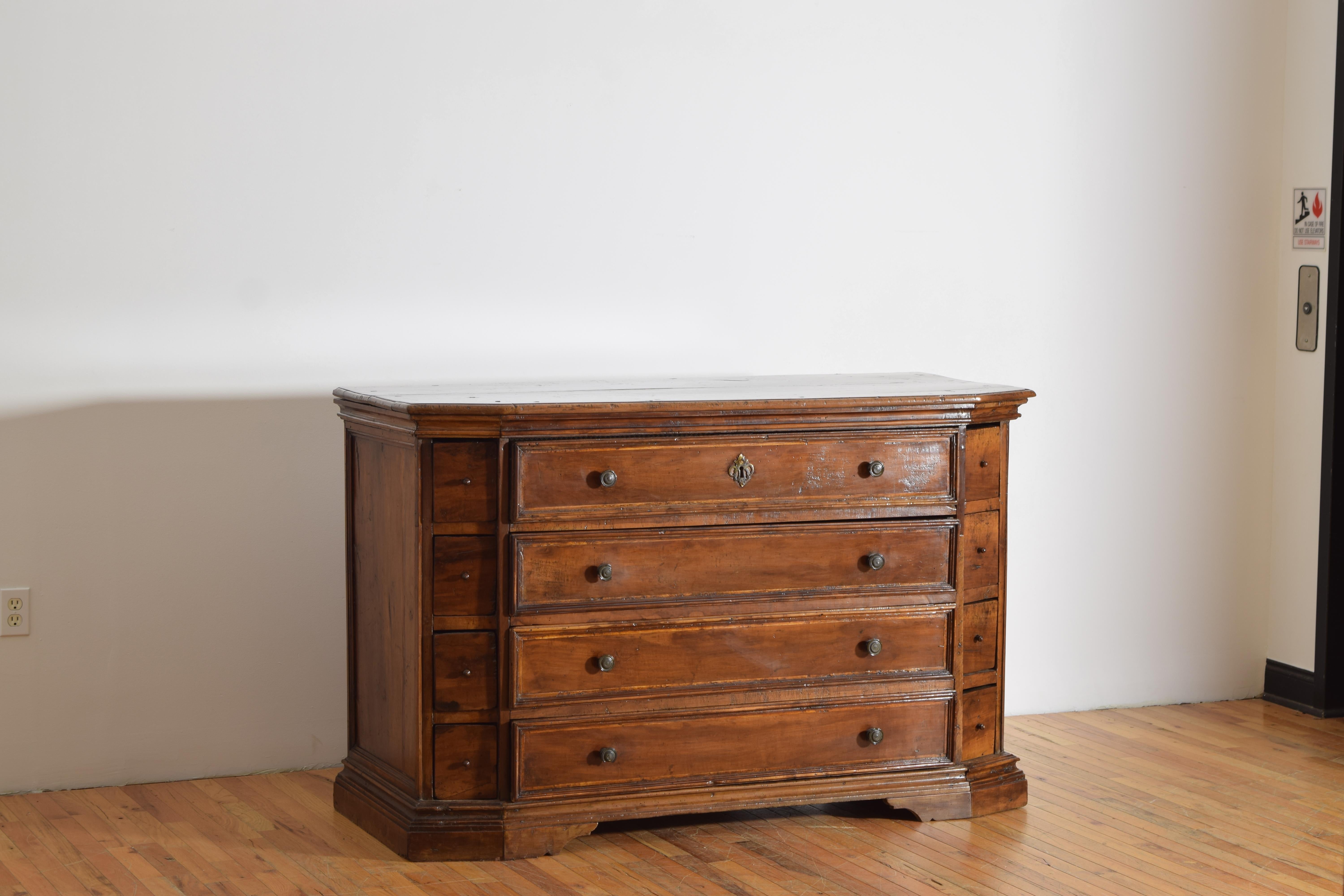 Italian, Tuscany, Baroque Period Walnut 12-Drawer Scantonata Commode, 17th cen In Good Condition In Atlanta, GA