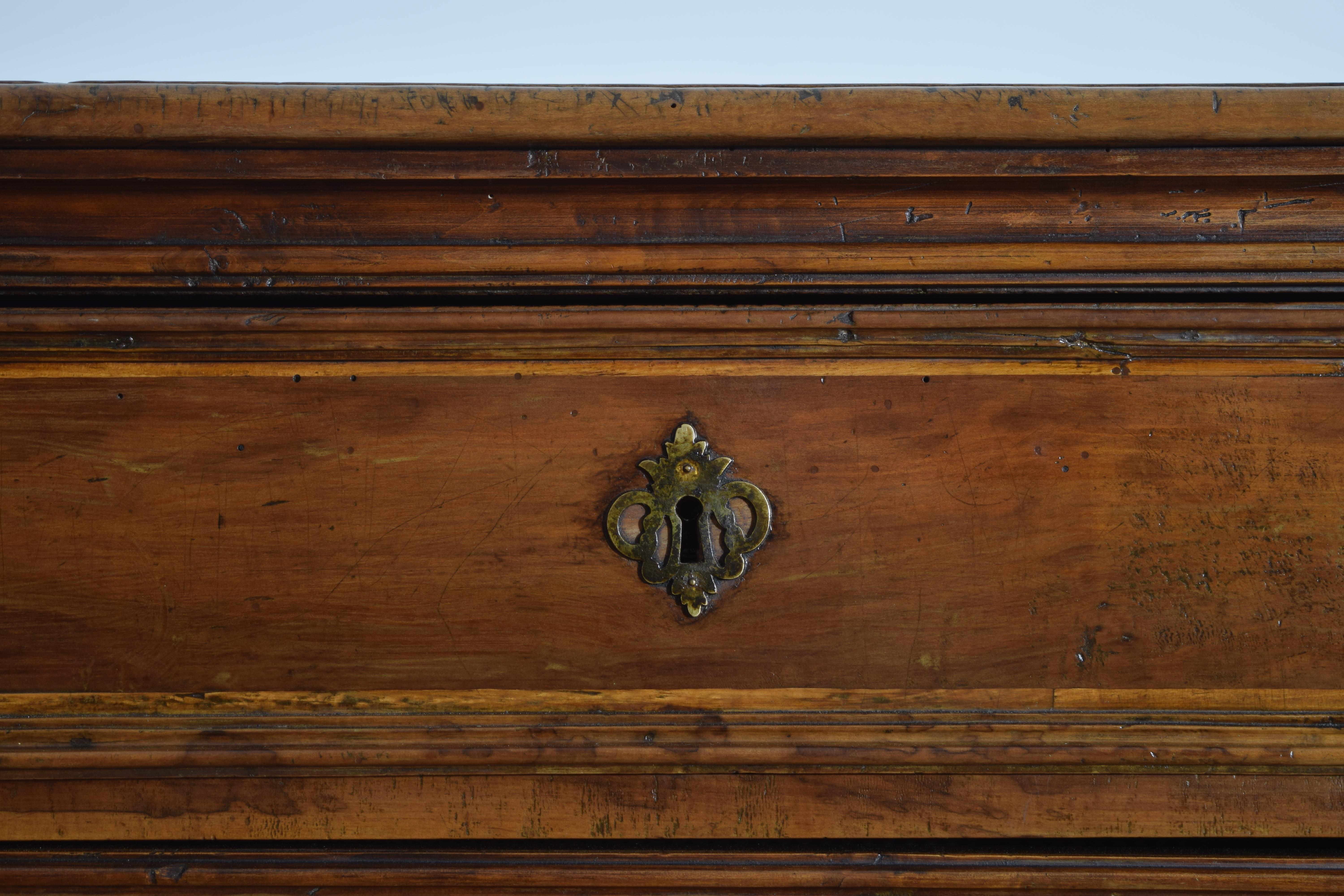 Italian, Tuscany, Baroque Period Walnut 12-Drawer Scantonata Commode, 17th cen 5