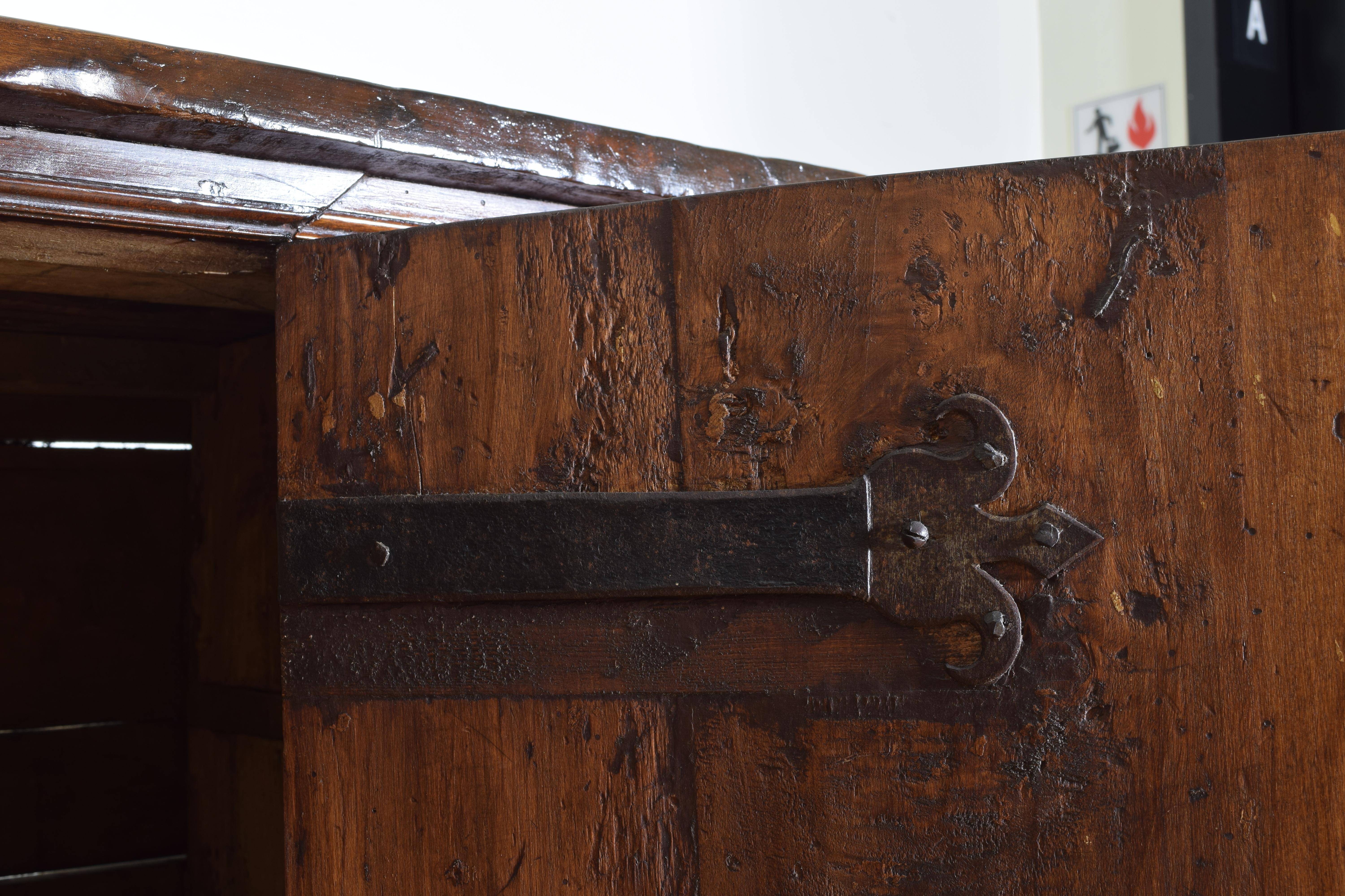 Italian, Tuscany, Baroque Walnut 2-Door Credenza, 17th Century and Later 4