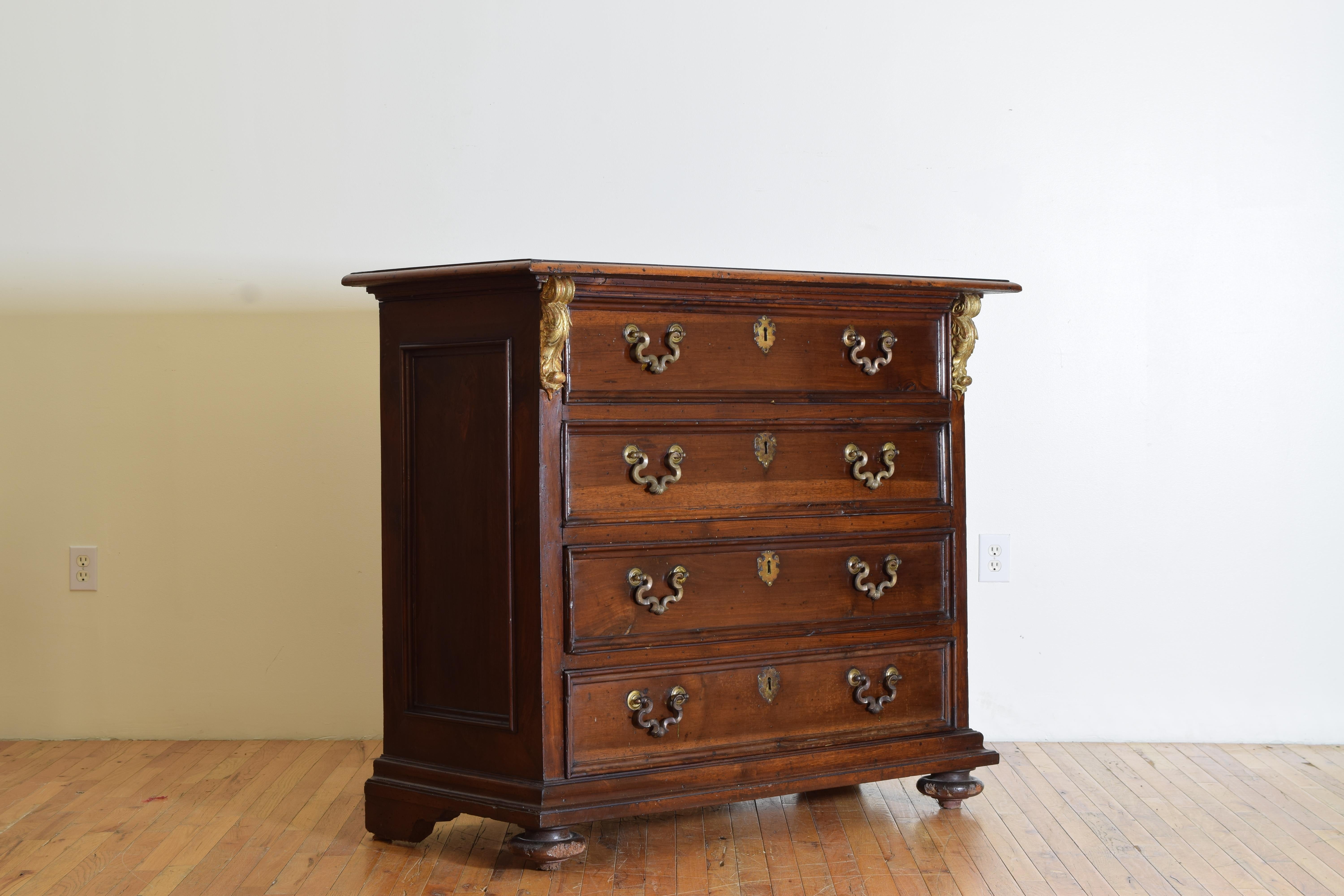 Italian, Tuscany, Baroque Walnut and Giltwood 4-Drawer Commode, ca. 1700 In Good Condition For Sale In Atlanta, GA